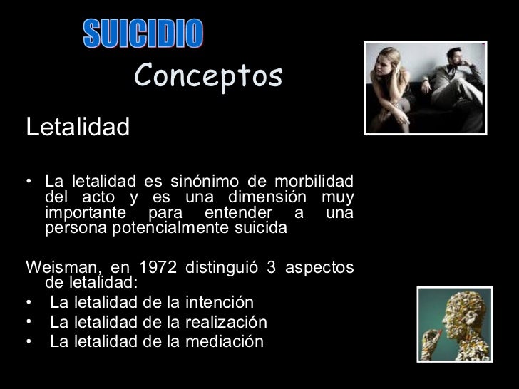 La máscara para la persona que blanquea con los limones y el caolín