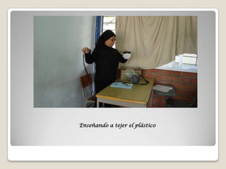 Enseñando a tejer el plástico
 