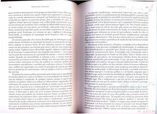 A segregas:ao

da experiencia

II

/

L
_...
I'

141
A segun da tranSlOrmac:;:aomstituclOna Importante que afeta a refeencialidade interna e ~<ienam~nto
dos_dQJ:!lI' publico e privado. Esse
~en6meno pode ser parcial mente entendido em termos da criac:;:ao esferas a
de
OCle ade civil que nao existiam em sistemas pre-modernos. 0 estabelecimensocia"soci~de civil se liga diretamente com 0 surgimento da forma modern a
~o Estado, sendo assim referencialmente ligado a ele. Nos Estados tradicionais, a maior parte da vida do dia-a-dia, pelo menos nas areas rurais, estava
fora do alcance do poder administrativo do Estado. A comunidade local era
em grande parte autonoma em termos de suas tradic:;:6ese modos de vida, e a
maioria das formas de atividade pessoal ficavam completamente intocadas
pelo aparato administrativo. Mas essa area externa nao era a sociedade civil.
Representava em vez disso a persistencia de modos de vida extrlnsecos a ordem
reflexiva do centro politico.
Nas formas sociais modernas, 0 Estado e a sociedade civil se desenvolvem
em ~~mo
processos interligados de transformac:;:ao. A condic:;:aopara
isso e paradox;Im:~nte a capacidade que 0 Estado tern de influenciar muitos
aspectos do comportamento diario. A soci~~
civil e estruturada como 0
"outro lado" da penetrac:;:aodo Estado na vida diaria. Tanto 0 Estado como a
sociedade, em uma palavra, saD internamente referidos dentro dos sistemas
reflexivos estabelecidos pela modernidade. 0 que vale para a distinc:;:aoEstado/sociedade civil tambem vale para a distinc:;:aopublico/privado. A esfera do
privado se op6e a do publico em do is sentidos, ambos fortemente influenciados, se nao inteiramente provocados, pelas mudanc:;:asassociadas ao desenvolvimento da modernidade. A diferenciac:;:aode Estado e sociedade civil marca
uma dessas oposic:;:6es.0 domlnio publico e 0 do Estado, enquanto que 0
privado e 0--9.ueresiste a mvasao das atividades de vigilancia do Estado. Como
de e 0 guardiao da lei, 0 privado nesse sentido e em parte uma questao de
definic:;:ao
legal. Nao e simplesmente 0 que fica de fora da competencia do
~stado, tendo em vista que ele tambem ajuda a definir os direitos e prerrogatlVasprivados de manei.ra positiva..
. cle.l, 1.Q c. (. ) I'
r ~
)
••
um segundo sentldo, a 0poslc:;:aopnvado/publtco separa 0 que e mantlN
do oculto dos outros daquilo que Ihes e abertamente revel ado. Outra vez seria
~m equlvoco interpretar 0 aumento da privacidade (e a necessidade da intimiade) em termos da erosao de uma esfera publica que costumava existir em
~om~l2!dades mais tradicionais. Tal sugestao esta contida nas primeiras obras
. Richard Sennett. ')Ele observa que as palavras "publico" e "privado" saD
Cttac:;:oes periodo moderno. "Publico" se origina num sentido emergente de
do
~ropriedade e de bens possuldos em comum e "privado" vem dos privilegios
Os estratos dominantes. No seculo XVIII, os termos vieram a adquirir 0
sentido que rem hoje. "Publico" passou a ser idenrificado com 0 eleitoradoI

graus variados a dominac:;:aode certos grupos ou classes sobre outros. Mas e U!l1
erro concentrar-se demais nesse aspecto. Muito mais importante e a intensifi_
cac:;:ao controle administrativo mais geral, urn fenomeno nao inteiramente
do
conduzido por alguem em particular porque afeta as atividades de todos. A
vigilancia sempre opera em conjunto com a reflexividade institucional, mesmo em sistemas pre-modernos. Ela e condic:;:aoda reflexividade institucional e
ao mesmo tempo, ate certo ponto, seu resultado, expressando assim de uma
forma institucional espedfica aquela recursividade caracteristica de toda reproduc:;:ao social. Entretanto, em sistemas em que a vigilancia e altamente
desenvolvida, as condic:;:6esde reproduc:;:ao social tornam-se cada vez mais
automobilizadas.
De maneira particular sob a forma da codificac:;:aoda informac:;:aoou do
conhecimento envolvidos na reproduc:;:aodo sistema, os mecanismos de vigilancia separam os sistemas sociais de seus referentes externos ao mesmo
tempo em que permitem sua extensao para setores cada vez mais amplos do
espac:;:o-tempo. Vigilancia mais reflexividade significa "aplainar as diferenc:;:as"
de tal forma que 0 comportamento nao integrado num sistema - isto e, que
nao faz parte dos mecanismos de reproduc:;:aodo sistema - torna-se alheio e
isolado. Quando tais externalidades se reduzem a zero, 0 sistema torna-se
inteiramente urn sistema internamente referido. Isso nao quer dizer que tais
sistemas sejam consensuais ou livres de conflitos; ao conwirio, podem ser
internamente contraditorios e assolados por confrontos cronicos. Contudo,
esses conflitos saD organizados em termos de prindpios do sistema por seus
diversos potenciais de transformac:;:ao e nao em relac:;:ao criterios ou demana
das externas.
Na pratica ha muitos conflitos provocados pela tensao entre a reproduc:;:ao
de sistemas reflexivos e a inercia do habito ou as externalidades da tradic:;:ao.
0
caso da tradic:;:aoe complicado, de qualquer maneira, porque os apelos aos
slmbolos ou praticas tradicionais podem ser reflexivamente organizados, fazendo parte do conjunto internamente referido de relac:;:6esociais em ~ez de
s
·Ic:;:aoo d e ser ".
- p
d a" em am blentes
opor-se a eIe. A quesrao d e se a tra d
remventa
'd"
.
que tornaram-se comp Ietamente pos-tra IClOnalSd eve ser enten d'da nesses
I
termos. A observac:;:aose aplica nao so as conex6es humanas envolvidas em
relac:;:6esociais mas tambem aos artefatos materiais. Assim, nos debates co~s
tempotaneos em arquitetura sobre 0 pos-modernismo e a volta do romantlS.
mo, a questao-chave e saber se as reac:;:6es ontra 0 "mo d erntsmo " sus tentam
c
elementos dos modos tradicionais extrlnsecos, ou se alternativamente ficaram
.
.
'd
.,
L'd
Intelramente envo IVI os num sistema Internamente reien o. Se es te ultimo
for 0 caso, as tentativas de reviver os estilos tradicionais provavelmente degenerarao rapidamente no kitsch.

[5f.

I(

-¥

+ r,)~1-~}

 