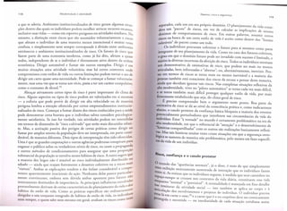 a que se aderiu. Ambientes institucionalizados de risco geram algumas situa_
c;:oesdentro das quais os individuos podem escolher arriscar recursos escassos,
inclusive suas vidas - como em esportes perigosos ou atividades similares. No
entanto, a distinc;:ao entre riscos que sac assumidos voluntariamente e riscos
que afetam 0 individuo de uma maneira menos intencional e muitas vezes
confusa, e simplesmente nem sempre corresponde a divisao entre ambientes
extrinsecos e ambientes institucionalizados de risco. Os fatores de risco que
fazem parte de uma economia moderna, como ja foi dito, afetam a quase
todos, independente de se 0 indivfduo e diretamente ativo dentro da ordem
economica. Dirigir automovel e fumar sac outros exemplos. Dirigir e em
muitas situac;:oes uma atividade voluntaria; mas ha certos contextos onde
compromissos com estilos de vida ou outras limitac;:oespodem tornar 0 ato de
dirigir urn carro quase uma necessidade. Pode-se comec;:ara fumar voluntariamente, mas uma vez que se torna urn vleio, passa a ter urn carater compulsivo,
como 0 consumo de alcool.I9
Abrac;:arativamente certos tipos de risco e parte importante do clima de
risco. Nguns aspectos ou tipos de risco podem ser valorizados em si mesmos
- a euforia que pode provir de dirigir em alta velocidade ou de maneira
perigosa lembra a emoc;:aooferecida por certos empreendimentos institucionalizados de risco. Comec;:ara fumar diante dos riscos conhecidos para a saude
pode demonstrar certa bravata que 0 indivfduo talvez considere psicologicamente satisfatoria. Se isso for verdade, tais atividades podem ser entendidas
em termos de dimensoes de "risco cultivado" que serao mais discutidas adiante. Mas, a aceitac;:ao passiva dos perigos de certas praticas como dirigir o~
fumar por amplos setores da populac;:ao deve ser interpretada, em parte c~nslderavel, de maneira diferente. Dois tipos de interpretac;:ao tern sido oferecldas.
Vma e que as grandes corporac;:oes e outras agencias poderosas conspiram para
enganar 0 publico sobre os verdadeiros niveis de risco, ou usam a propagan~a
e outros metodos de condicionamento para assegurar que uma proporc;:ao
substancial da populac;:ao se envolva nesses habitos de risco. A outra sugere que
a maioria dos leigos nao e sensivel ao risco individualmente distribufdo o,u
adiado - ainda que reajam fortemente a desastres coletivos ou a riscos malS
"visiveis". Ambas as explicac;:oestendem a dar enfase consideravel a compo,
.
'd
nentes aparentemente IrraclOnals a ac;:ao,N en h uma d eIas parece particular~
:ne~te convincen,te, embor~ sem ~uv,ida am~as .ap~n~em par~ fatoresv;;;a~
mtelramente desntufdos de ImportanCia. As pnnclpals mfluenCias en,vol d S
provavelmente derivam de certas caracteristicas do planejamento da Vida e a
habitos do estilo de vida. Como as praticas espedficas sac ordinariamente
d'Ingl'd as a urn conJunto mtegra 0 d e h altos d e estl'I0 d'd VI a, os III
.
"d
'b'
'divfdu,os
e
enS
'
.
nem sempre, e quem sabe nem mesmo em geral, ava Ilam os nscos com olt

separad~s, cada urn em seu proprio dominio. 0 planejamento da vid
.
"
"d'
a cons 1dera urn pacote
e nscos, em vez de calcular as implicaroes de
setores
distintos de comportamento de risco. Em outras palavras, assumir cenos
riscos na busca de urn certo estilo de vida e aceito como dentro dos "Iim'
. "d
Ites
toleravels 0 pacote como urn todo.
y

Os individuos pro~uram coloni~ar 0 futuro para si mesmos como pane
integrante de seu planejamento da VIda. Como no caso dos futuros coletivos
o grau em que 0 dominio futuro pode ser invadido com sucesso e limitado ~
sujeito as diversas incenezas da aferic;:aodo risco. Todos os individuos monra:n
um demonstrativo de estimativas de risco, que podem ser mais ou menos
articuladas, bem informadas e "abertas"; ou, alternativamente, inerciais. Pensar em termos de riscos se torna mais ou menos ineviravel e a maioria das
pessoas tambem esta consciente dos riscos da recusa a pensar desta maneira,
ainda que decidam ignorar tais riscos. Nas complexas situac;:oesreflexivas da
alta modernidade, viver no "piloto auto matico" se torna cad a vez mais difleil
e se torna tambem mais diflcil proteger qualquer estilo de vida, por mai~
firmemente estabelecido que seja, do clima geral de risco.
. E ~reciso ~ompreender bem 0 argumento neste ponto. Boa parte da
estl:nanva de nsco se da ao nivel da consciencia pratica e, como indicaremos
abalxo,.o casulo protetor da confianc;:a basica bloqueia a maioria dos eventos
~ot~nClalmente perturbadores que interferem nas circunsra.ncias da vida do
mdlviduo. Estar "a vontade" no mundo e certamente problematico na era da
:lt~ ~~dernidade, em que 0 referencial de "atenc;:ao"e 0 desenvolvimento de
hlstonas compartilhadas" com os outros sac realizac;:oesbasicamente reflexiv~s: Mas tais historias muitas vezes criam situac;:oesem que a seguranc;:aontologlca s~ Sustenta de maneira nao problematica, pelo menos em fases espedficas da VIda de urn individuo.

Risco, confians:a e

o mundo

0

casulo protetor

das "p
d'
,.
,
a arenClas normals , Ja 0 Isse e mals do que slmplesmente
'b' '
a e~1 urao mutuamente sustentada de interac;:ao que os indivfduos fazem
entre Sl.As r t'
, d' 'd
,.
,
es
0 mas que os m IVI uos seguem, a medlda que seus cammhos no
pac;:o-tempo se cruzam nos conrextos da vida diaria, constituem essa vida
enquanto "
I""
" I"
norma e prevIslve . A normalidade e manejada em fino detalhe
nas tessituras d
"d d
. I
'
,
a atlVI a e socia - ISSOtambem se aplica ao corpo e a
art1culac;:aodos
I .
'd
. d' ,
"
,
'
e,
envo Vlmentos e proJetos 0 m IVlduo. 0 mdlvlduo precisa
Star la em ca
20
"
,
,
0
Proteglda e rne e osso, e a carne que e d eu corporeo'-' deve ser crOnIcamente
'd a - na Ime d'Ian'd a e de cad a sltuac;:ao condlana asslm
.
,
.
socorn
urn

A

•

'"

.,

 