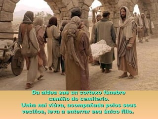 Da aldea sae un cortexo fúnebreDa aldea sae un cortexo fúnebre
camiño do cemiterio.camiño do cemiterio.
Unha nai viúva, acompañada polos seusUnha nai viúva, acompañada polos seus
veciños, leva a enterrar seu único fillo.veciños, leva a enterrar seu único fillo.
 