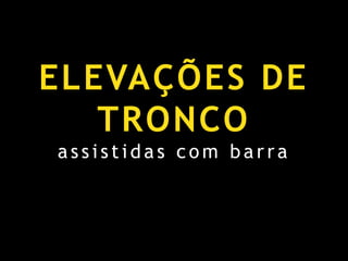 PONTOS FUNDAMENTAISSubir utilizando os degraus ou um banco.Segurar a barra com as palmas das mãos voltadas para baixo mantendo-as ligeiramente mais afastadas do que os ombros.Iniciar o exercício encostando as omoplatas uma à outra.Puxar o peito em direcção à barra. Voltar à posição inicial sem relaxar os ombros nem hiper-extender os cotovelos.