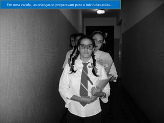 Em uma escola,  as crianças se preparavam para o inicio das aulas...  