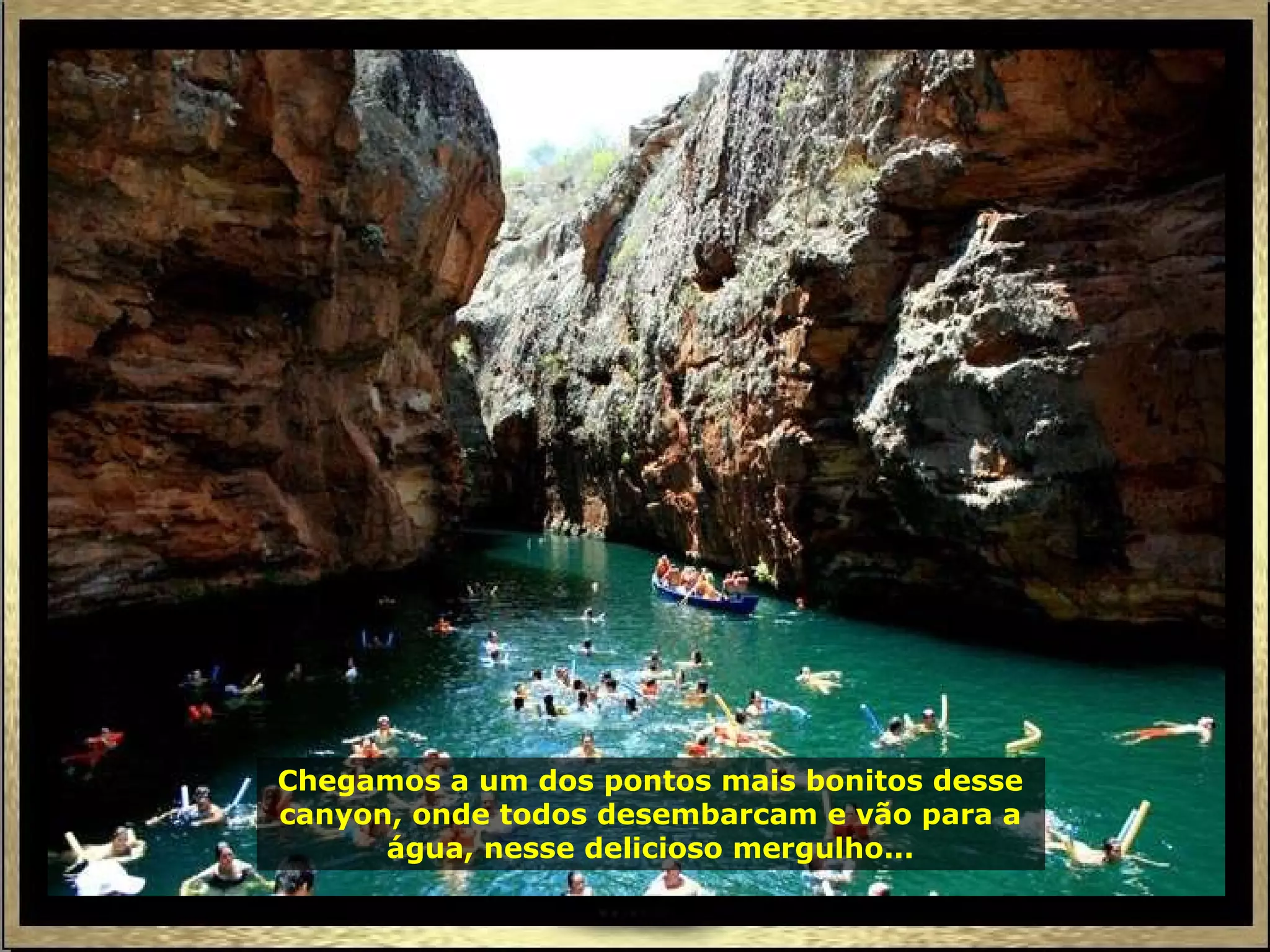 Chegamos a um dos pontos mais bonitos desse canyon, onde todos desembarcam e vão para a água, nesse delicioso mergulho... 