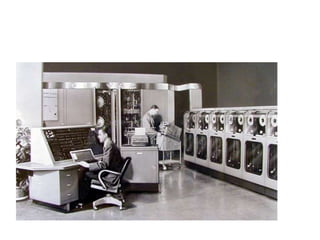 1.3¿Qué lenguaje utilizaba este sistema en la primera generación? RTA:Así la época de los años cincuenta se le suele considerar como la primera generación de computadoras. Las computadoras de esta primera generación tenían en común estar construidas con tubos de vacío, programadas en lenguaje de máquina, eran grandes y costosas. El lenguaje de máquina es un programa que contiene un conjunto de instrucciones para que la computadora efectúe unas determinadas tareas, que son de lo más simple porque se pueden escribir en código binario, ceros o unos. En el año 1.948 se produce un gran avance al descubrirse el transistor por los por los ingenieros de la empresa Bell: John Bardeen, Walter Brattain Y William Shockley. En 1.956, gracias al descubrimiento del transistor reciben el Premio Novel de Física. El transistor es un dispositivo electrónico semiconductor que se utiliza como amplificador o conmutador electrónico. Es conocido también con el nombre de microamplificador, y fue el que sustituyo a los tubos de vacío, con ello se consiguió que las computadoras redujesen considerablemente su tamaño. 