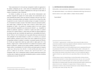 Todo acontecimiento de la vida social que corresponda al modelo de organización o
de conducta configurado por una o varias normas del ordenamiento jurídico tiene la
calidad de hecho jurídico. Por ejemplo, la apropiación de un bien que no tiene dueño, el
contrato, el testamento, el robo, el homicidio.
Los hechos no jurídicos son los que no están previstos abstractamente como
elementos integrantes del supuesto de la norma jurídica. Son acontecimientos que no
tienen idoneidad para producir efectos que interesen al Derecho, razón por la que este no
les atribuye consecuencias jurídicas, por ejemplo, el vuelo de la aves, el juego de un niño,
la aparición de un astro, la pelea de dos animales salvajes en la jungla, la crecida de un
rio, la invitación de un amigo a un paseo. Estos hechos carecen de consecuencia jurídica,
pero pueden llegar a obtenerlas tan luego como la norma lo incluya dentro de sus
presupuestos de hecho o las personas las introduzca dentro de sus actos jurídicos
(normas particulares) asignándole una consecuencia de derecho (v. gr., otorgándoles la
calidad de condiciones suspensivas o resolutivas). Cuando estos hechos no jurídicos
provienen de la conducta humana, se ubican dentro del ámbito de libertad señalado por
ese principio que dice que es permitido todo aquello que no está prohibido (del literal a.
del inc. 20 del art. 2 de la Constitución), por lo que puede afirmar que están previstos de
cierta juridicidad. Si estos hechos humanos no jurídicos, en su ejercicio, en su ejercicio
generan conflictos, ocasionan lo que se conoce como vacíos o lagunas de la ley, que son
salvaguardadas mediante la analogía, la costumbre, los principios generales del Derecho,
de tal modo que ningún hecho natural que pueda incidir en algún aspecto de la vida
humana y ningún acción u omisión proveniente de la conducta de las personas, puedan
quedar sin calificación normativa que las proteja, prohibida o permitida. De este modo,
ningún conflicto o incertidumbre de la vida de relación social puede quedar sin respuesta
, puesto que «toda persona tiene derecho a la tutela jurisdiccional efectiva para el
ejercicio o defensa de sus derechos o intereses» (art. I del T.P. del C.P.C.) y, por
consiguiente, nadie, salvo el ordenamiento jurídico lo permita, puede hacerse justicia por
su propia mano ni ningún juez puede dejar de administrar justicia so pretexto de defectos
o deficiencia de la ley (art. VIII del T.P.3
).
3
Los artículos citados sin indicar a que cuerpos de leyes pertenece, son el Código civil
2.- DEFINICION DE HECHO JURIDICO
Hecho jurídico es todo acontecimiento o falta de acontecimiento proveniente de la naturaleza o
del comportamiento humano, a cuya verificación el ordenamiento jurídico liga consecuencia de
derecho consiste en crear, regular, modificar o extinguir relaciones jurídicas4
.
Expresa Battista5
4
El art. 896 del C.C. argentino prescribe: «Los hechos de que se trata en esta parte del código son todos los
acontecimientos susceptibles de producir alguna adquisición, modificación, transferencia o extinción de los derechos
u obligaciones». Este artículo es copia del Esboco de Freitas, art.431.
Carnevali: «Si dicono fatti giuridici in senso lato gli accadimenti naturali e gli atti o comportamenti dell’uomo che
sono giuridicamente rilevanti ai quali cioé l’ ordinameto attribuise l’idoneitá a produrre un effetto giurído. Tali
effettti giuridici possono essere i piú vari ed éperció imposibile achematizzarli compiutamente, si puó solo dire che
spesso consistono nella costituzione o nella estinzione di in diritto ovvero in una sua madoficazione oggettiva o
soggettiva» (Carnevali, Ugo, Apprunti di diritio privato, quarta edizione, Milano, ed. Librería Cortina, 1989, p.
148).
El Derecho romano no conoció, en el plano doctrinario a la teoría del hecho jurídico. de ahí que no haya una
expresión latina para mencionarlo. Los romanos usaban expresiones diversas, como actus, actum, causa, gestum,
negotion, factu, entre otras con sentido más específico, como contratum, pactum, stipulatio, para referirse a los
hechos influían en las circunstancias jurídicas. Parece haber sido Savigny quien primero empleo la expresión de acto
jurídico (juristische tatsache), definiéndolo en los siguientes términos: «Se llaman acto jurídico a los
acontecimientos en virtud de los cuales las relaciones de Derecho nacen o terminan» (Bernades de Mello, Marcos,
Teoría do ffacto jurídico, Saraiva, Sao Paulo, 1986, p. 105).
5
 