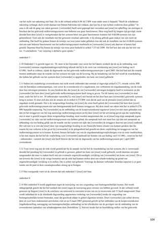 van het recht van nakoming niet baat. Zie in dit verband artikel 6:88 lid 2 BW waar onder meer is bepaald: "Heeft de schuldeiser
nakoming verlangd, doch wordt daaraan niet binnen bekwame tijd voldaan, dan kan hij al zijn rechten wederom doen gelden." In
casu is dit ook de gang van zaken geweest. [verweerder] heeft eerst gepoogd met verzoeken aan [eiser] tot opheffing van storingen te
bereiken dat het geleverde melkwinningsysteem naar behoren zou gaan functioneren. Deze weg heeft hij langere tijd gevolgd, mede
doordat hem door [eiser] is voorgehouden dat het systeem beter zou gaan functioneren wanneer het 4-KGM-systeem zou zijn
geïnstalleerd. Toen ook die installatie niet het gewenste resultaat opleverde, is hij alsnog gebruik gaan maken van zijn recht op
ontbinding. Dat heeft hij gedaan binnen de termijn van twee jaren nadat gebleken was dat ook de installatie van het 4-GKM-systeem
niet een naar behoren functioneren van het melkwinningsysteem meebracht en [verweerder] [eiser] ook daarvan in kennis had
gesteld. Daarmee bleef hij binnen de termijn van twee jaren bedoeld in artikel 7:23 lid 2 BW. Het hof kon dan ook aan het slot van
rov. 9 concluderen: "van verjaring is derhalve geen sprake."
onderdeel 3
2.10 Onderdeel 3 is gericht tegen rov. 30, meer in het bijzonder voor zover het hof daarin oordeelt dat de na de ontbinding voor
[verweerder] ontstane ongedaanmakingsverplichting inhoudt dat hij in de vorm van verrekening aan [eiser] een bedrag van €
63.400,- heeft te voldoen, zijnde de dagwaarde van het geleverde melkwinningsysteem per 1 april 2005. Het hof had niet die waarde
moeten aanhouden maar de waarde van het systeem ten tijde van de levering. Bij de benadering van het hof wordt de waardedaling
die tijdens het gebruik van het systeem door [verweerder] is opgetreden, ten laste van [eiser] gebracht.
2.11 Indien een wederkerige overeenkomst met recht wordt ontbonden dan ontstaat er ingevolge artikel 6:271, tweede volzin, BW
voor de betrokken contractspartijen, voor zover de overeenkomst al is nagekomen, een verbintenis tot ongedaanmaking van de reeds
door hen ontvangen prestaties. In casu betekent dat, dat [eiser] de van [verweerder] ontvangen koopprijs heeft te restitueren en dat
[verweerder] het hem door [eiser] geleverde melkwinningssysteem heeft terug te geven. Tot dit laatste was [verweerder] in staat
maar, zoals het hof in rov. 30 onbestreden vaststelt((3)), was [eiser] niet bereid om het door hem aan [verweerder] geleverde systeem
terug te nemen. Er doet zich dus niet de situatie als in artikel 6:272 BW voor dat de aard van de prestatie [eiser] uitsluit dat zij
ongedaan wordt gemaakt. Het is de weigerachtige houding van [eiser] die ertoe heeft geleid dat [verweerder] het hem door [eiser]
geleverde melkwinningsysteem niet aan laatstgenoemde heeft kunnen teruggeven. Bij deze stand van zaken mist het in artikel 6:276
BW bepaalde toepassing. Nu [verweerder] na de ontbinding van de koopovereenkomst tegenover [eiser] tot niet meer gehouden was
dan tot het teruggeven van het nog aanwezige melkwinningsysteem en hij door [eiser] tot het uitvoering geven aan die verplichting
niet in staat is gesteld wegens diens weigerachtige houding, moet worden aangenomen dat, zo al [eiser] nog enige aanspraak jegens
[verweerder] ter zake van het melkwinningsysteem zou hebben gehad, die aanspraak toch niet meer kan zijn dan een aanspraak op
uitbetaling van een bedrag gelijk aan de waarde van het systeem ten tijde dat [verweerder] de teruggave daarvan aan [eiser] aanbood.
Het valt niet in te zien dat [eiser] door zijn weigerachtige houding in een financiële betere situatie zou kunnen geraken dan die
waarin hij zou verkeren in het geval hij [verweerder] in de gelegenheid had gesteld om diens verplichting tot teruggeven van het
melkwinningsysteem na te komen. Kortom, binnen het kader van wat de ongedaanmakingsverplichtingen over en weer meebrachten,
is het niet onjuist dat het hof als verplichting voor [verweerder] aanhoudt het betalen van een bedrag van € 63.400,-, waarvan het hof
- onbestreden - vaststelt dat [eiser] niet heeft betwist dat het met de dagwaarde van het melkwinningsysteem per 1 april 2005
overeenkomt.
2.12 Voor zover nog aan de orde wordt gesteld dat bij de aanpak van het hof de waardedaling van het systeem, die is veroorzaakt
doordat het jarenlang bij [verweerder] in gebruik is geweest, geheel ten laste van [eiser] wordt gebracht, wordt daarmee een punt
aangesneden dat meer te maken heeft met een eventuele ongerechtvaardigde verrijking van [verweerder] ten koste van [eiser]. Dit is
een kwestie die [eiser] in de vorige instanties aan de orde had kunnen stellen door een schadevordering op grond van
ongerechtvaardigde verrijking in te stellen. Dat is echter niet gebeurd. Vanwege de daaraan verbonden feitelijke aspecten is er geen
ruimte om dit punt in deze cassatieprocedure alsnog op te brengen.
2.13 Het voorgaande voert tot de slotsom dat ook onderdeel 3 [eiser] niet baat.
onderdeel 4
2.14 Met onderdeel 4 wordt opgekomen tegen de toewijzing van een vergoeding voor buitengerechtelijke kosten. Het wordt
onbegrijpelijk geacht dat het hof oordeelt dat [eiser] tegen de toewijzing geen verweer zou hebben gevoerd. In dat verband wordt
gewezen op hetgeen [eiser] in de conclusie van antwoord in conventie tevens van eis in reconventie sub 51 heeft aangevoerd. Daar
wordt inderdaad de in de inleidende dagvaarding opgenomen vordering van [verweerder] inzake de vergoeding van
buitengerechtelijke kosten bestreden, maar dat geschiedt aldaar in geheel algemene termen. Door [verweerder] zijn echter diverse
door en voor hem ondernomen activiteiten vóór en na 4 maart 2005 genoemd gericht op het ontbinden van de koopovereenkomst
(ingebrekestelling; aanzegging van buitengerechtelijke ontbinding) en het afwikkelen van de gevolgen van de ontbinding van de
overeenkomst (opmaken van schaderapporten door [betrokkene 1]; brieven inzake het ter beschikking stellen van het geleverde

104

 