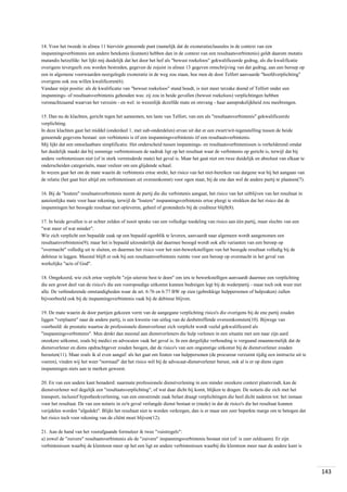 14. Voor het tweede in alinea 11 hiervóór genoemde punt (namelijk dat de exoneratieclausules in de context van een
inspanningsverbintenis een andere betekenis (kunnen) hebben dan in de context van een resultaatsverbintenis) geldt daarom mutatis
mutandis hetzelfde: het lijkt mij duidelijk dat het door het hof als "bewust roekeloos" gekwalificeerde gedrag, als die kwalificatie
overigens tevergeefs zou worden bestreden, gegeven de zojuist in alinea 13 gegeven omschrijving van dat gedrag, aan een beroep op
een in algemene voorwaarden neergelegde exoneratie in de weg zou staan, hoe men de door Telfort aanvaarde "hoofdverplichting"
overigens ook zou willen kwalificeren(6).
Vandaar mijn positie: als de kwalificatie van "bewust roekeloos" stand houdt, is niet meer terzake doend of Telfort onder een
inspannings- of resultaatsverbintenis gehouden was: zij zou in beide gevallen (bewust roekeloos) verplichtingen hebben
veronachtzaamd waarvan het verzuim - en wel: in wezenlijk dezelfde mate en omvang - haar aansprakelijkheid zou meebrengen.
15. Dan nu de klachten, gericht tegen het aannemen, ten laste van Telfort, van een als "resultaatsverbintenis" gekwalificeerde
verplichting.
In deze klachten gaat het middel (onderdeel 1, met sub-onderdelen) ervan uit dat er een zwart/wit-tegenstelling tussen de beide
genoemde gegevens bestaat: een verbintenis is óf een inspanningsverbintenis óf een resultaatsverbintenis.
Mij lijkt dat een ontoelaatbare simplificatie. Het onderscheid tussen inspannings- en resultaatsverbintenissen is verhelderend omdat
het duidelijk maakt dat bij sommige verbintenissen de nadruk ligt op het resultaat waar de verbintenis op gericht is, terwijl dat bij
andere verbintenissen niet (of in sterk verminderde mate) het geval is. Maar het gaat niet om twee duidelijk en absoluut van elkaar te
onderscheiden categorieën, maar veeleer om een glijdende schaal.
In wezen gaat het om de mate waarin de verbintenis ertoe strekt, het risico van het niet-bereiken van datgene wat bij het aangaan van
de relatie (het gaat hier altijd om verbintenissen uit overeenkomst) voor ogen staat, bij de ene dan wel de andere partij te plaatsen(7).
16. Bij de "loutere" resultaatsverbintenis neemt de partij die die verbintenis aangaat, het risico van het uitblijven van het resultaat in
aanzienlijke mate voor haar rekening, terwijl de "loutere" inspanningsverbintenis ertoe pleegt te strekken dat het risico dat de
inspanningen het beoogde resultaat niet opleveren, geheel of grotendeels bij de crediteur blijft(8).
17. In beide gevallen is er echter zelden of nooit sprake van een volledige toedeling van risico aan één partij, maar slechts van een
"wat meer of wat minder".
Wie zich verplicht een bepaalde zaak op een bepaald ogenblik te leveren, aanvaardt naar algemeen wordt aangenomen een
resultaatsverbintenis(9); maar het is bepaald uitzonderlijk dat daarmee beoogd wordt ook alle varianten van een beroep op
"overmacht" volledig uit te sluiten, en daarmee het risico voor het niet-bewerkstelligen van het beoogde resultaat volledig bij de
debiteur te leggen. Meestal blijft er ook bij een resultaatsverbintenis ruimte voor een beroep op overmacht in het geval van
werkelijke "acts of God".
18. Omgekeerd, wie zich ertoe verplicht "zijn uiterste best te doen" om iets te bewerkstelligen aanvaardt daarmee een verplichting
die een groot deel van de risico's die een voorspoedige uitkomst kunnen bedreigen legt bij de wederpartij - maar toch ook weer niet
alle. De verhinderende omstandigheden waar de art. 6:76 en 6:77 BW op zien (gebrekkige hulppersonen of hulpzaken) zullen
bijvoorbeeld ook bij de inspanningsverbintenis vaak bij de debiteur blijven.
19. De mate waarin de door partijen gekozen vorm van de aangegane verplichting risico's die overigens bij de ene partij zouden
liggen "verplaatst" naar de andere partij, is een kwestie van uitleg van de desbetreffende overeenkomsten(10). Bijwege van
voorbeeld: de prestatie waartoe de professionele dienstverlener zich verplicht wordt veelal gekwalificeerd als
"inspanningsverbintenis". Men denkt dan meestal aan dienstverleners die hulp verlenen in een situatie met een naar zijn aard
onzekere uitkomst, zoals bij medici en advocaten vaak het geval is. In een dergelijke verhouding is vergaand onaannemelijk dat de
dienstverlener en diens opdrachtgever zouden beogen, dat de risico's van een ongunstige uitkomst bij de dienstverlener zouden
berusten(11). Maar zoals ik al even aangaf: als het gaat om fouten van hulppersonen (de procureur verzuimt tijdig een instructie uit te
voeren), vinden wij het weer "normaal" dat het risico wél bij de advocaat-dienstverlener berust, ook al is er op diens eigen
inspanningen niets aan te merken geweest.
20. En van een andere kant benaderd: naarmate professionele dienstverlening in een minder onzekere context plaatsvindt, kan de
dienstverlener wel degelijk een "resultaatsverplichting", of wat daar dicht bij komt, blijken te dragen. De notaris die zich met het
transport, inclusief hypotheekverlening, van een onroerende zaak belast draagt verplichtingen die heel dicht naderen tot: het instaan
voor het resultaat. De van een notaris in zo'n geval verlangde dienst bestaat er (mede) in dat de risico's die het resultaat kunnen
verijdelen worden "afgedekt". Blijkt het resultaat niet te worden verkregen, dan is er maar een zeer beperkte marge om te betogen dat
het risico toch voor rekening van de cliënt moet blijven(12).
21. Aan de hand van het voorafgaande formuleer ik twee "vuistregels":
a) zowel de "zuivere" resultaatsverbintenis als de "zuivere" inspanningsverbintenis bestaat niet (of: is zeer zeldzaam). Er zijn
verbintenissen waarbij de klemtoon meer op het een ligt en andere verbintenissen waarbij die klemtoon meer naar de andere kant is

143

 