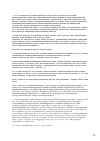 27. Het hof heeft gekozen voor de uitleg dat de algemene voorwaarden niet de als "hoofdverplichting" aanvaarde
resultaatsverbintenis weer "onderuit halen", maar dat de algemene voorwaarden slechts aan die hoofdverplichting nadere inhoud
geven. Daardoor blijft er sprake zijn van een resultaatsverbintenis - met dien verstande dat wanneer alle (redelijkerwijs te vergen)
inspanning is geleverd, een beroep op overmacht (eerder) aannemelijk kan zijn. Met andere woorden: de ruimte voor een beroep op
overmacht wordt uitgebreid ten opzichte van wat zonder de algemene voorwaarden zou gelden, maar zonder aan de als
"hoofdverplichting" aanvaarde resultaatsverbintenis dat karakter (geheel) te ontnemen.
Dat strookt met de gedachten die ik in alinea's 15 - 22 hiervóór heb besproken. Ik acht de wijze van beoordeling van het hof dan ook
juist of, nauwkeuriger gezegd: niet blijk gevend van een onjuiste rechtsopvatting. Nadere motivering behoefde deze beoordeling in
het licht van de in het middelonderdeel aangewezen argumenten bepaald niet.
28. Alinea 7 bevat nog de klacht dat het hof buiten de rechtsstrijd van partijen zou zijn getreden door aan de rechtsverhouding een
andere uitleg te geven dan door een van de partijen werd verdedigd.
Daargelaten of deze klacht op feitelijke grondslag aanspraak mag maken (ik vermoed dat het hof de stellingen van Scaramea zo kon
uitleggen - en ook heeft uitgelegd - dat de door het hof aanvaarde uitleg daarin wél werd verdedigd): het staat de rechter die een
rechtsverhouding moet interpreteren vrij om die uitleg te kiezen die hem, rechter, de meest juiste lijkt, desnoods in afwijking van de
uitleg die partijen over en weer verdedigen(17).
Middelonderdeel 2: onaanvaardbaar beroep op exonererende bedingen
29. Middelonderdeel 2 bestrijdt, met een waaier aan klachten, de oordelen van het hof die erin uitmonden dat Telfort zich in dit geval
niet mag beroepen op de aansprakelijkheids-beperkende(18) clausules uit haar algemene voorwaarden.
Ik meen in deze klachten twee "thema's" te onderkennen, die ik als volgt omschrijf:
a) voor een geslaagd beroep op onaanvaardbaarheid van het inroepen van een in algemene voorwaarden vervatte exoneratieclausule
zou slechts plaats zijn bij aanwezigheid van een zéér uitgesproken mate van schuld/verwijtbaarheid aan de kant van de "gebruiker"
van de algemene voorwaarden in kwestie, zie alinea 11 van het middelonderdeel (waarin een opvatting wordt verdedigd die in een
aanzienlijk deel van de volgende alinea's "doorklinkt"); en
b) het hof zou een belangrijk deel van de argumenten waarmee Telfort zich in dit verband had verdedigd niet hebben verworpen.
Daarom zouden die argumenten in cassatie veronderstellenderwijs als vaststaande feiten moeten worden beoordeeld; en dat zo zijnde
zou het oordeel van het hof een voldoende draagkrachtige motivering missen.
Ik denk dat de beide op deze thema's verdedigde gedachtelijnen onjuist zijn, en dat middelonderdeel 2 daarom niet behoort te worden
aanvaard.
30. Wat het zojuist onder a) samengevatte thema betreft: Telfort baseert de daar verdedigde opvatting vooral op rechtspraak van de
Hoge Raad over de aansprakelijkheidsbeperking(en) uit het CMR, het verdrag betreffende goederentransport over de weg. Die
aansprakelijkheidsbeperking is hier echter niet aan de orde. Het gaat hier om een exoneratieclausule in een omvangrijk commercieel
contract tussen grote commerciële marktpartijen. De parallel met de rechtspraak over het CMR gaat dan al daarom niet op, omdat de
beschermende strekking van de bepalingen uit het CMR niet "een-op-een" opgeld doet voor exoneratiebedingen in
(leverings)contracten tussen grote commerciële contractspartijen(19),(20).
31. De rechtsleer betreffende exoneratiebedingen in de verhouding tussen commerciële partijen vertoont dan ook een wezenlijk ander
beeld. Daarin is aangenomen dat de vraag of een beroep op een in algemene voorwaarden opgenomen exoneratiebeding als
(on)aanvaardbaar moet worden beschouwd, met in aanmerking nemen van alle relevante omstandigheden moet worden
beoordeeld(21). Onder die omstandigheden neemt overigens de ernst van het verwijt dat aan de partij die zich op het
exoneratiebeding beroept mag worden gemaakt, een (zeer) belangrijke plaats in. Wanneer het verwijt dat aan die partij gemaakt kan
worden de kwalificatie van "bewuste roekeloosheid" verdient, is beroep op een exoneratieclausule in beginsel onaanvaardbaar(22).
Dan komt aan beoordeling van de verdere omstandigheden van het geval allicht wat minder betekenis toe.
De in de rechtspraak beoordeelde gevallen waarin exoneratie als onaanvaardbaar werd beoordeeld (of: waarin die mogelijkheid door
het hof onvoldoende bleek te zijn onderzocht), waarvan de belangrijkste exponenten zojuist in voetnoot 22 zijn vermeld, vertonen
alle het beeld van tekortkomingen aan de kant van de "gebruiker" van de relevante voorwaarde(23) die weliswaar als ernstig kan
worden aangemerkt, maar die van (aanzienlijk) geringere ernst was, dan als norm is aanvaard in de CMR-rechtspraak die
middelonderdeel 2 tot richtsnoer neemt.
32. Ik geef voor de duidelijkheid de casusposities in vogelvlucht weer:

145

 