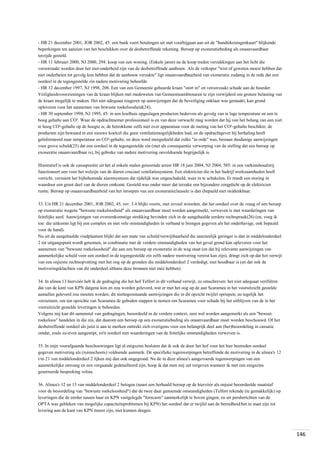 - HR 21 december 2001, JOR 2002, 45: een bank voert betalingen uit met voorbijgaan aan uit de "handtekeningenkaart" blijkende
beperkingen ten aanzien van het beschikken over de desbetreffende rekening. Beroep op exoneratiebeding als onaanvaardbaar
terzijde gesteld.
- HR 11 februari 2000, NJ 2000, 294: koop van een woning. (Enkele jaren) na de koop treden verzakkingen aan het licht die
veroorzaakt worden door het niet-onderheid zijn van de desbetreffende aanbouw. Als de verkoper "wist of geweten moest hebben dat
niet onderheien tot gevolg kon hebben dat de aanbouw verzakte" ligt onaanvaardbaarheid van exoneratie zodanig in de rede dat een
oordeel in de tegengestelde zin nadere motivering behoefde.
- HR 12 december 1997, NJ 1998, 208. Een van een Gemeente gehuurde kraan "stort in" en veroorzaakt schade aan de huurder.
Veiligheidsvoorzieningen van de kraan blijken met medeweten van Gemeenteambtenaren te zijn verwijderd om grotere belasting van
de kraan mogelijk te maken. Het niet adequaat reageren op aanwijzingen dat de beveiliging onklaar was gemaakt, kan grond
opleveren voor het aannemen van bewuste roekeloosheid(24).
- HR 30 september 1994, NJ 1995, 45: in een koelhuis opgeslagen producten bederven als gevolg van te lage temperatuur en een te
hoog gehalte aan CO². Waar de opdrachtnemer professioneel is en van deze verwacht mag worden dat hij van het belang van een niet
te hoog CO²-gehalte op de hoogte is; de betrokkene zelfs niet over apparatuur voor de meting van het CO²-gehalte beschikte; de
producten zijn bewaard in een nieuwe koelcel die geen ventilatiemogelijkheden had; en de opdrachtgever bij herhaling heeft
geïnformeerd naar temperatuur en CO²-gehalte, en deze werd meegedeeld dat zulks "in orde" was, bestaan dusdanige aanwijzingen
voor grove schuld(25) dat een oordeel in de tegengestelde zin (met als consequentie verwerping van de stelling dat een beroep op
exoneratie onaanvaardbaar is), bij gebreke van nadere motivering onvoldoende begrijpelijk is.
Illustratief is ook de casuspositie uit het al enkele malen genoemde arrest HR 18 juni 2004, NJ 2004, 585: in een varkenshouderij
functioneert een voor het welzijn van de dieren cruciaal ventilatiesysteem. Een elektricien die in het bedrijf werkzaamheden heeft
verricht, verzuimt het bijbehorende alarmsysteem dat tijdelijk was uitgeschakeld, weer in te schakelen. Er treedt een storing in
waardoor een groot deel van de dieren omkomt. Gesteld was onder meer dat terzake een bijzondere zorgplicht op de elektricien
rustte. Beroep op onaanvaardbaarheid van het inroepen van een exoneratieclausule is dan (bepaald niet on)denkbaar.
33. Uit HR 21 december 2001, JOR 2002, 45, rov. 3.4 blijkt voorts, met zoveel woorden, dat het oordeel over de vraag of een beroep
op exoneratie wegens "bewuste roekeloosheid" als onaanvaardbaar moet worden aangemerkt, verweven is met waarderingen van
feitelijke aard. Aanwijzingen van overeenkomstige strekking bevinden zich in de aangehaalde eerdere rechtspraak(26) (en, voeg ik
toe: die uitkomst ligt bij een complex en met vele omstandigheden in verband te brengen gegeven als het onderhavige, ook bepaald
voor de hand).
Nu uit de aangehaalde vindplaatsen blijkt dat een mate van schuld/verwijtbaarheid die aanzienlijk geringer is dan in middelonderdeel
2 tot uitgangspunt wordt genomen, in combinatie met de verdere omstandigheden van het geval grond kán opleveren voor het
aannemen van "bewuste roekeloosheid" die aan een beroep op exoneratie in de weg staat (en dat bij relevante aanwijzingen van
aanmerkelijke schuld voor een oordeel in de tegengestelde zin zelfs nadere motivering vereist kan zijn), dringt zich op dat het verwijt
van een onjuiste rechtsopvatting met het oog op de gronden die middelonderdeel 2 verdedigt, niet houdbaar is (en dat ook de
motiveringsklachten van dit onderdeel althans deze bronnen niet méé hebben).
34. In alinea 13 hiervóór heb ik de gedraging die het hof Telfort in dit verband verwijt, zo omschreven: het niet adequaat verifiëren
dat van de kant van KPN datgene kon en zou worden geleverd, wat er met het oog op de aan Scaramea in het vooruitzicht gestelde
aantallen geleverd zou moeten worden; dit niettegenstaande aanwijzingen die in dit opzicht twijfel opriepen; en tegelijk het
verzuimen, om ten opzichte van Scaramea de geboden stappen te nemen om Scaramea voor schade bij het uitblijven van de in het
vooruitzicht gestelde leveringen te behoeden.
Volgens mij kan dit samenstel van gedragingen, beoordeeld in de verdere context, zeer wel worden aangemerkt als een "bewust
roekeloos" handelen in die zin, dat daarom een beroep op een exoneratiebeding als onaanvaardbaar moet worden beschouwd. Of het
desbetreffende oordeel als juist is aan te merken onttrekt zich overigens voor een belangrijk deel aan (her)beoordeling in cassatie
omdat, zoals zo-even aangestipt, zo'n oordeel met waarderingen van de feitelijke omstandigheden verweven is.
35. In mijn voorafgaande beschouwingen ligt al enigszins besloten dat ik ook de door het hof voor het hier bestreden oordeel
gegeven motivering als (ruimschoots) voldoende aanmerk. De specifieke tegenwerpingen betreffende de motivering in de alinea's 12
t/m 21 van middelonderdeel 2 lijken mij dan ook ongegrond. Nu de in deze alinea's aangevoerde tegenwerpingen van een
aanmerkelijke omvang en een vergaande gedetailleerd zijn, hoop ik dat men mij zal vergeven wanneer ik met een enigszins
geserreerde bespreking volsta.
36. Alinea's 12 en 13 van middelonderdeel 2 betogen (naast een herhaald beroep op de hiervóór als onjuist beoordeelde maatstaf
voor de beoordeling van "bewuste roekeloosheid") dat de twee daar genoemde omstandigheden (Telfort rekende (te gemakkelijk) op
leveringen die de eerder tussen haar en KPN vastgelegde "forecasts" aanmerkelijk te boven gingen; en uit persberichten van de
OPTA was gebleken van mogelijke capaciteitsproblemen bij KPN) het oordeel dat er twijfel aan de bereidheid/het in staat zijn tot
levering aan de kant van KPN moest zijn, niet kunnen dragen.

146

 