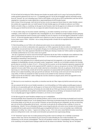 50. Het hof heeft de bevinding dat Telfort rekening moest houden met gerede twijfel over de vraag of op levering door KPN kon
worden gerekend, gebaseerd op de twee in rov. 3.6 aangeduide gegevens: het feit dat de benodigde capaciteit aanzienlijk uitsteeg
boven de "forecasts" die in de verhouding tussen Telfort en KPN golden, en het feit dat uit OPTA-persberichten (zoals door het hof
uitgelegd) het vermoeden kon worden afgeleid dat er capaciteitsproblemen bij KPN konden bestaan.
Zoals in alinea 34 hiervóór gezegd, vind ik dat het hof op basis van die twee gegevens (bezien binnen de verdere feitelijke context)
kón oordelen dat er gegronde reden voor twijfel bestond. De beide feitelijke gegevens zelf stonden als onbetwist vast (Telfort
bepleite wel andere uitleg c.q. waardering van die gegevens dan Scaramea, maar trok die gegevens als zodanig niet in twijfel). Ook
wat deze gegevens betreft kon het hof er dus van uitgaan dat (nadere) bewijslevering niet aan de orde was.
51. Om een andere uitleg van de op haar rustende verplichting c.q. een andere waardering van het haar te maken verwijt te
verdedigen, voerde Telfort een vrij uitgebreide reeks omstandigheden aan, die er inderdaad toe konden bijdragen dat haar gedraging
anders werd beoordeeld dan namens Scaramea werd verdedigd. Ik noem als enigszins voor de hand liggend voorbeeld het in alinea's
38 en 41 - 42 hiervóór besproken gegeven dat KPN zowel verplicht als in staat zou zijn geweest om de benodigde extra capaciteit te
leveren (reden waarom Telfort - misschien - niet zo ernstig rekening hoefde te houden met de mogelijkheid dat er in feite niet
geleverd zou worden).
52. Bij de beoordeling van wat Telfort in dit verband aanvoerde moeten wij een onderscheid maken in drieën:
- ten eerste zijn er in de hier te onderzoeken reeks argumenten van Telfort, argumenten die door de rechter als vaststaand of als
werkhypothese zijn aanvaard (maar die in de gemaakte afweging van onvoldoende gewicht bleken om tot de door Telfort gewenste
uitkomst te leiden). Voor zulke argumenten behoefde het hof allicht geen rekening te houden met Telforts aanbod van (tegen)bewijs:
de feitelijke juistheid daarvan was in deze context niet in geschil.
- dan zijn er argumenten ten aanzien waarvan het hof heeft aangenomen dat die door Telfort onvoldoende waren onderbouwd. Ook
daarvoor geldt dat bewijs/tegenbewijs niet aan de orde kwam: er was onvoldoende gesteld om dergelijke argumenten voor
beoordeling in aanmerking te laten komen(30).
- ten derde zijn er dan argumenten die als voldoende gemotiveerd aangevoerd zijn aangemerkt, en die wegens wederzijds betwiste
standpunten én klaarblijkelijke relevantie niet konden worden "meegenomen" zonder dat over de feitelijke juistheid en het feitelijke
gewicht daarvan was beslist. In alinea's 38 en 41 - 42 hiervóór heb ik ten aanzien van de daar besproken argumenten aangenomen dat
dit geval zich voordeed. Het gaat dan om het argument dat KPN verplicht én in staat zou zijn geweest om de door Telfort benodigde
capaciteit te leveren (zodat Telfort, naar zij stelt, minder reden had om te betwijfelen of dat ook zou gebeuren). Ik heb hiervóór als
mijn lezing van 's hofs beslissing vermeld, dat het hof deze argumenten als onaannemelijk heeft beoordeeld (wat uiteraard betekent
dat daar in de te maken beoordeling verder geen gewicht aan toekwam). Als die lezing van het arrest juist is(31) kan men hier de
vraag stellen, of Telfort niet aanspraak kon maken op de kans om de juistheid van haar zienswijze te bewijzen.
Volgens mij kan dat ook alléén hier: andere stellingen die in de hier omschreven categorie passen, heb ik niet opgemerkt (en het
middel wijst die ook niet aan).
53. Men kan de zo-even omschreven vraag stellen; en misschien moet dat ook. Maar volgens mij luidt het antwoord op die vraag:
nee.
Als men aanneemt dat het hier om een feitelijk omstreden en voor de beoordeling van Telforts gedrag wezenlijk gegeven ging (en
dat lijkt mij wel aannemelijk) geldt toch, dat dit gegeven viel binnen de bij Telfort berustende stelplicht en bewijslast. Hier betreft
het niet bouwstenen voor de redenering van Scaramea die ertoe leidde dat aan Telfort geen beroep op exoneratie toekwam, maar gaat
het om nadere bijzonderheden die bij gebleken juistheid konden meebrengen dat aan dit betoog van Scaramea de kracht ontviel.
Voor een dergelijk gegeven liggen stelplicht en bewijslast zo, als ik dat zo-even al aangaf(32).
54. Het lijkt mij goed, het zojuist betrokken standpunt nog wat te verduidelijken:
De bewijsrechtelijke theorie bespreekt het hier spelende probleem veelal in termen van de betwisting ten principale aan de ene kant,
en het "zelfstandig bevrijdend verweer" als de tegenpool daarvan. Betwisting ten principale brengt niet mee dat de betwistende partij
de bewijslast draagt van de feiten die zij ter staving of illustratie van haar betwisting aanvoert (integendeel, pas door een betwisting
gaat voor de betwiste stelling gelden dat die bewijs - van de kant van de partij die die stelling aan haar vordering of verweer ten
grondslag legt - behoeft). Van een zelfstandig bevrijdend verweer draagt de partij die zich op dat verweer beroept wél de bewijslast
(verondersteld dat de andere partij het desbetreffende gegeven deugdelijk heeft betwist). In een wat huiselijke maar verhelderende
beeldspraak: de stelling "nee, immers..." tegenover de stelling "ja, maar..."(33). In de eerste variant blijft de bewijslast rusten bij de
partij wier stelling betwist wordt, in de tweede rust de bewijslast op de partij die deze tegenwerping inbrengt.
55. Dit "elementaire" patroon moet wat worden genuanceerd bij gevallen waarin de stellingen niet zo duidelijk en diametraal
tegenover elkaar staan. Dat kan, bijvoorbeeld, het geval zijn bij een rechtsverhouding die moet worden beoordeeld "met
inachtneming van alle relevante omstandigheden". Dan kan zich geredelijk voordoen dat er omstandigheden worden aangevoerd die
tot de waardering van het geheel kunnen bijdragen zonder dat men die meteen in de rubrieken "betwisting" dan wel "bevrijdend

149

 