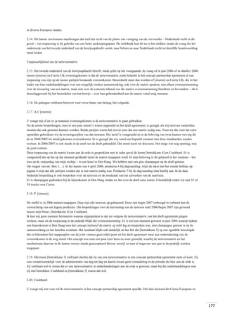 in diverse Europese landen.
2.14. Dit laatste zou kunnen meebrengen dat toch het recht van de plaats van vestiging van de vervoerder – Nederlands recht in dit
geval – van toepassing is bij gebreke van een beter aanknopingspunt. De rechtbank laat dit nu in het midden omdat de vraag die het
onderwerp van het tweede onderdeel van de bewijsopdracht vormt, naar Schots en naar Nederlands recht tot dezelfde beantwoording
moet leiden.
Toepasselijkheid van de tarievenmatrix
2.15. Het tweede onderdeel van de bewijsopdracht betreft, mede gelet op het voorgaande, de vraag of in juni 2006 of in oktober 2006
tussen [eiseres] en Currie UK overeengekomen is dat de tarievenmatrix zoals bedoeld in het concept partnership agreement al van
toepassing zou zijn op de tussen partijen bestaande overeenkomst. Beoordeeld moet dus worden of [eiseres] en Currie UK, die in het
kader van hun onderhandelingen over een mogelijk verdere samenwerking, ook over de matrix spraken, niet alleen overeenstemming
over de invoering van een matrix, maar ook over de concrete inhoud van die matrix overeenstemming bereikten en bovendien – dit is
doorslaggevend bij het beoordelen van het bewijs – over hun gebondenheid aan de matrix vanaf enig moment.
2.16. De getuigen verklaren hierover voor zover thans van belang, het volgende.
2.17. A.J. [eiseres]:
U vraagt mij of en zo ja wanneer overeengekomen is de tarievenmatrix te gaan gebruiken.
Na de eerste besprekingen, toen er een paar memo’s waren opgesteld en het draft agreement, is gezegd: als wij tarieven vaststellen
moeten die ook gemeten kunnen worden. Beide partijen waren het erover eens dat een matrix nodig was. Toen we die voor het eerst
opstelden gebruikten wij de ervaringscijfers van dat moment. Het tarief is vastgesteld en in de beleving van twee kanten verving dit
de in 2004/2005 tot stand gekomen overeenkomst. Er is gezegd dat wij vanaf een bepaald moment met deze standaarden zouden
werken. In 2006/2007 is ook steeds in de aard van de draft gehandeld. Dat stond nooit ter discussie. Het enige wat nog openlag, was
de joint venture.
Deze toepassing van de matrix kwam aan de orde in gesprekken met in ieder geval de heren [betrokkene 4] en Coulthard. Er is
vastgesteld dat op het op dat moment geldende tarief de matrix toegepast werd. In mijn beleving is dit gebeurd in het voorjaar – het
was op de verjaardag van mijn nichtje – in een hotel in Den Haag. We hebben met een glas champagne op de draft getoost.
Op vragen van mr. Bos: (…). In het memo van 6 april 2006, productie 6 bij dagvaarding, wijst de tekst met het vierde bolletje op
pagina 4 erop dat alle partijen vonden dat er een matrix nodig was. Productie 7 bij de dagvaarding sluit hierbij aan. In de daar
bedoelde bespreking is ook besproken over de tarieven en de noodzaak van het uitwerken van de matrixen.
Er is champagne gedronken bij de bijeenkomst in Den Haag omdat we het over de draft eens waren. Uiteindelijk reden wij met 35 of
38 trucks voor Currie.
2.18. P. [eiseres]:
De staffel is in 2006 meteen toegepast. Daar zijn alle tarieven op gebaseerd. Deze zijn begin 2007 verhoogd in verband met de
verwachting van een lagere productie. Die besprekingen over de herziening van de tarieven eind 2006/begin 2007 zijn gevoerd
tussen mijn broer, [betrokkene 4] en Coulthard.
Ik kan mij geen moment herinneren waarop uitgesproken is dat we volgens de tarievenmatrix van het draft agreement gingen
werken, maar uit de toepassing in de praktijk blijkt die overeenstemming. Er is wel een moment geweest in juni 2006 waarop tijdens
een bijeenkomst in Den Haag toen het concept inclusief de matrix op tafel lag en besproken was, met champagne getoost is op de
samenwerking en het bereikte resultaat. Het resultaat blijkt ook duidelijk uit het feit dat [betrokkene 3] op een ogenblik bevestigde
dat er behoudens het stappenplan van de joint venture geen enkel punt uit het draft agreement meer aan ondertekening van de
overeenkomst in de weg stond. Het concept was toen een paar keer heen en weer gemaild, waarbij de tarievenmatrix en het
mechanisme daarvan in de laatste versies steeds geaccepteerd bleven, terwijl ze toen al ongeveer een jaar in de praktijk werden
toegepast.
2.19. Mevrouw [betrokkene 1] verklaart slechts dat zij van een tarievenmatrix in een concept partnership agreement niets af weet. Zij
was verantwoordelijk voor de administratie van dag tot dag en daarin kwam geen verandering in de periode die hier aan de orde is.
Zij verklaart wel te weten dat er een tarievenmatrix in onderhandelingen aan de orde is geweest, maar bij die onderhandelingen was
zij niet betrokken. Coulthard en [betrokkene 3] waren dat wél.
2.20. Coulthard:
U vraagt mij wat voor rol de tarievenmatrix in het concept partnership agreement speelde. Het idee bestond dat Currie European en

177

 