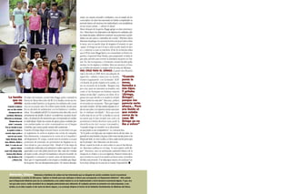 El relato del teniente coronel Italo Piaggi, quien comandó la 
Fuerza de Tareas Mercedes del RI 12 en batalla, revela una tre-menda 
verdad histórica: en la guerra, los soldados sólo conta-ron 
con su propio valor. En el libro Ganso Verde, donde justi-fica 
su decisión de parlamentar con los británicos y rendirse, 
relata: “Los soldados del RI 12 cruzaron a las islas sólo con el 
armamento de desfile. Es decir: su uniforme, un fusil, la pis-tola 
y la dotación de munición que corresponde al comba-te 
individual. Todas las armas de apoyo para combate fue-ron 
embarcadas en ocho contenedores en el buque 
Córdoba, que nunca pudo zarpar del continente...”. 
Cuando el Gringo llegó a Goose Green, se encontró con que 
su regimiento no tenía ni siquiera una cocina de campaña. 
Para alimentarse, compartieron la cocina de la Compañía C 
del Regimiento 25. Luego, cuando fueron enviados a ocupar 
posiciones de avanzada, las provisiones les llegaban en ta-chos 
térmicos, pero siempre frías. “Desde el 12 de mayo la 
comida fue reducida a la mitad por orden superior, lo que 
equivalía a un solo plato fuerte por día, más dos rondas 
de mate cocido, una por la mañana y otra por la tarde. La 
Compañía A comenzó a contar casos de desnutrición... 
Tuve que ir organizando a las tropas a medida que llega-ba 
la gente. Fue un desesperante goteo. No menos desespe-rante, 
en cuanto al poder combativo, era el estado de los 
conscriptos: la clase incorporada no había completado su 
período básico de instrucción individual y era analfabeta 
en un 45 por ciento...”, afirmó el oficial. 
Meses después de la guerra, Piaggi agregó un dato estremece-dor: 
“Para hacer los dispositivos de defensa los soldados, fal-tos 
hasta de palas, debieron construir sus posiciones caván-dolas 
con sus cascos y utensilios de cocina”. Mientras ahora 
Marciana despliega con emoción las fotos de Juan Carlos sobre 
la mesa, uno no puede dejar de imaginar el instante en que 
–quizá– el Gringo se sacó el casco, dejó su pelo rizado al vien-to, 
y comenzó a cavar su trinchera. El fin de la historia relata 
que el 29 de mayo Piaggi llamó a su comandante en Puerto Ar-gentino, 
el general Omar Parada, para preguntarle si había al-gún 
plan previsto para revertir la dramática situación en Dar-win. 
No, fue la respuesta, y el teniente coronel decidió parla-mentar 
con los ingleses y rendirse. Para ese entonces, el Grin-go 
ya había derramado su sangre sobre la turba de Malvinas. 
UNA CRUZ PARA EL GRINGO. Cuando Ana Monzón 
viajó a las islas en 2009, llevó una plaquita de 
algarrobo –tallada a mano por su marido, 
Gustavo Leguizamón– con la iniciales “JCM” 
y la ilusión de poder dejarla en la tumba, co-mo 
un recuerdo de la familia. “Busqué cruz 
por cruz, pero no encontré su nombre: era 
como si mi hermano no hubiese muerto 
nunca en las islas”, expresa con dolor. Al re-gresar 
tuvo que decirle a su madre la verdad: 
“Juan Carlos no esta ahí”. Marciana prefiere 
no recordar ese momento: “Tuve que tragar-me 
“Cuando 
ponía la 
mesa, 
llamaba a 
mis hijos. 
Y gritaba 
‘¡Gringo, 
Gringo!’, 
porque me 
parecía verlo 
afuera... Pero 
era Guido el 
que estaba 
cerca de la 
casa. Mi 
Gringo ya no 
iba a volver” 
todo el dolor. Mi hijo había dejado la vi-da 
en esas islas y ni siquiera tenía una tum-ba. 
Lo habían olvidado”. Para que Juan 
Carlos deje de ser un NN, su familia es una de 
las tantas que le han enviado una carta a la 
presidenta Cristina Kirchner para pedir la 
identificación del cuerpo (recuadro). 
“Cuando tenga su nombre va a descansar 
en paz junto a sus compañeros”, se consuela Ana. 
“Yo le pedí a mi hija que me trajera tierra de las islas. La 
guardé en una bolsita y la puse sobre una mesita junto a la 
Virgen de Itatí. Le rezo a ella y a Dios cada noche para que 
me lo proteja”, dice Marciana con devoción. 
Ahora, cuando la noche se cierra sobre su casa en San Bernar-do, 
Marciana confiesa en voz baja: “A veces espero verlo lle-gar”. 
Entonces, saca un perfumado pañuelito blanco de la 
manga de su chaleco y seca sus lágrimas. Pasaron treinta años, 
pero el dolor no cesa, los recuerdos se hacen carne, el nombre 
del hijo está presente. Y la valija sigue intacta, tal cual Juan Car-los 
la dejó, debajo de la cama de su madre. Esperándolo. ■ 
La familia 
que no 
olvida 
Cuando le dijeron 
que su hijo estaba 
desaparecido en 
combate, Marciana 
Villarreal se desmayó. 
“Estaba llena de 
dolor”, recuerda. 
Fue su familia la que 
la ayudó a volver a 
sonreír. Aquí, junto a 
seis de sus nueve 
hijos: Enrique, Raúl, 
Ana, Alberto, Guido y 
Abel. Y a seis de sus 
quince nietos: 
Juan (18), Sergio (20), 
Andrea (20), Marisa 
(15), Emiliano (12) 
y María (12). 
Atención, Chaco. Veteranos y familiares de caídos me han informando que un abogado de acento cordobés recorre la provincia 
ofreciéndoles, a cambio de 500 pesos, “agilizar el trámite para que obtengan el dinero que corresponde a la Reparación Histórica”. Vale señalar 
que la Reparación Histórica para los ex combatientes y los caídos todavía no se ha implementado a nivel nacional ni provincial alguno. Y que, una 
vez que esto ocurra, nadie necesitará de un abogado patrocinante para obtenerla. Si cualquier persona se presenta con esta propuesta, o una 
similar, no se debe aceptar ni dar suma de dinero alguna, y se aconseja dirigirse al Centro de Ex Soldados Combatientes de Malvinas del Chaco. 
