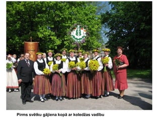 Pirms svētku gājiena kopā ar koledžas vadību

 