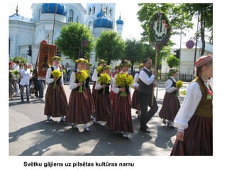 Svētku gājiens uz pilsētas kultūras namu

 