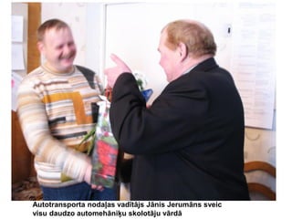 Autotransporta nodaļas vadītājs Jānis Jerumāns sveic
visu daudzo automehāniķu skolotāju vārdā

 