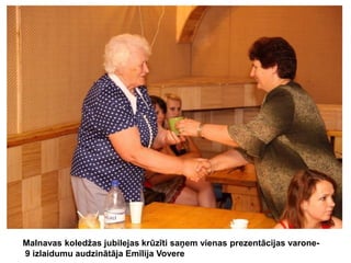 Malnavas koledžas jubilejas krūzīti saņem vienas prezentācijas varone9 izlaidumu audzinātāja Emīlija Vovere

 