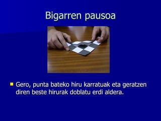 Bigarren pausoa Gero, punta bateko hiru karratuak eta geratzen diren beste hirurak doblatu erdi aldera. 