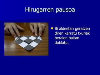 Hirugarren pausoa Bi aldeetan geratzen diren karratu txuriak beraien baitan doblatu.  