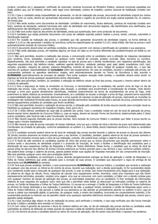 8
(ordens, conselhos etc.); passaporte; certificado de reservista; carteiras funcionais do Ministério Público; carteiras funcionais expedidas por
órgão público que, por lei federal, tenham valor legal como identidade; carteira de trabalho; carteira nacional de habilitação (modelo com
foto).
5.3.10.1 Caso o candidato esteja impossibilitado de apresentar, no dia de realização das provas, documento de identidade original por motivo
de perda, furto ou roubo, deverá ser apresentado documento que ateste o registro da ocorrência em órgão policial expedido há, no máximo,
30 (trinta) dias.
5.3.10.2 Não serão aceitos como documentos de identidade: certidões de nascimento, títulos eleitorais, carteiras de motorista (modelo sem
foto), carteiras de estudante, carteiras funcionais sem valor de identidade nem documentos ilegíveis, não identificáveis e/ou danificados, que
definitivamente não identifiquem o portador do documento.
5.3.10.3 Não será aceita cópia do documento de identidade, ainda que autenticada, bem como protocolo de documento.
5.3.10.4 Candidato que esteja portando documento com prazo de validade expirado poderá realizar a prova, sendo, contudo, submetido à
identificação especial.
5.3.10.5 Por ocasião da realização das provas, o candidato que não apresentar documento de identidade original, na forma definida no
subitem 5.3.10 ou não apresentar o boletim de ocorrência conforme especificações do subitem 5.3.10.1 deste Edital, não fará as provas e será
automaticamente excluído do Concurso Público.
5.3.10.6 O documento deverá estar em perfeitas condições, de forma a permitir com clareza a identificação do candidato e sua assinatura.
5.3.10.7 Não serão aplicadas provas, em hipótese alguma, em local, em data ou em horário diferentes dos predeterminados em Edital ou em
comunicado.
5.3.11 Não será permitida, durante a realização das provas, a comunicação entre os candidatos nem a utilização de máquinas calculadoras
e/ou similares, livros, anotações, impressos ou qualquer outro material de consulta, protetor auricular, lápis, borracha ou corretivo.
Especificamente, não será permitido o candidato ingressar na sala de provas sem o devido recolhimento, com respectiva identificação, dos
seguintes equipamentos: bip, telefone celular, walkman, agenda eletrônica, notebook, palmtop, ipod, ipad, tablet, smartphone, mp3, mp4,
receptor, gravador, máquina de calcular, máquina fotográfica, controle de alarme de carro, relógio de qualquer modelo etc., o que não
acarreta em qualquer responsabilidade da Consulplan sobre tais equipamentos. No caso do candidato, durante a realização das provas, ser
surpreendido portando os aparelhos eletrônicos citados, será automaticamente lavrado no Termo de Ocorrência o fato ocorrido e
ELIMINADO automaticamente do processo de seleção. Para evitar qualquer situação neste sentido, o candidato deverá evitar portar no
ingresso ao local de provas quaisquer equipamentos acima relacionados.
5.3.11.1 Não será permitida, também, ao candidato a utilização de telefone celular ao final das provas, enquanto o mesmo estiver dentro da
unidade de aplicação.
5.3.11.2 Para a segurança de todos os envolvidos no Concurso, é recomendável que os candidatos não portem arma de fogo no dia de
realização das provas. Caso, contudo, se verifique esta situação, o candidato será encaminhado à Coordenação da Unidade, onde deverá
entregar a arma para guarda devidamente identificada, mediante preenchimento de termo de acautelamento de arma de fogo, onde
preencherá os dados relativos ao armamento. Eventualmente, se o candidato se recusar a entregar a arma de fogo, assinará termo assumindo
a responsabilidade pela situação, devendo desmuniciar a arma quando do ingresso na sala de aplicação de provas, reservando as munições na
embalagem não reutilizável fornecida pelos fiscais, as quais deverão permanecer lacradas durante todo o período da prova, juntamente com os
demais equipamentos proibidos do candidato que forem recolhidos.
5.3.12 Não será permitida, durante a realização da prova escrita, a utilização pelo candidato de óculos escuros (exceto para correção visual ou
fotofobia) ou quaisquer acessórios de chapelaria (chapéu, boné, gorro etc.).
5.3.13 Os 3 (três) últimos candidatos de cada sala só poderão sair juntos. Caso o candidato insista em sair do local de aplicação da prova,
deverá assinar termo desistindo do Concurso Público e, caso se negue, deverá ser lavrado Termo de Ocorrência, testemunhado pelos 2 (dois)
outros candidatos, pelo fiscal da sala e pelo Coordenador da Unidade.
5.3.14 Não haverá segunda chamada para as provas escritas. Será excluído do Concurso Público o candidato que faltar à prova escrita ou
chegar após o horário estabelecido.
5.3.15 Não haverá na sala de provas marcador de tempo individual, uma vez que o tempo de início e término da prova será determinado pelo
Coordenador da Unidade de aplicação, conforme estabelecido no subitem 5.3, deste Edital, dando tratamento isonômico a todos os candidatos
presentes.
5.3.16 O candidato somente poderá retirar-se do local de realização das provas escritas levando o caderno de provas no decurso dos últimos
30 (trinta) minutos anteriores ao horário previsto para o seu término. O candidato, também, poderá retirar-se do local de provas somente a
partir dos 90 (noventa) minutos após o início de sua realização, contudo, não poderá levar consigo o caderno de provas.
5.3.17 O fiscal de sala orientará os candidatos quando do início das provas que os únicos documentos que deverão permanecer sobre a
carteira serão o documento de identidade original e o protocolo de inscrição, de modo a facilitar a identificação dos candidatos para a
distribuição de seus respectivos Cartões de Respostas e Folhas de Textos Definitivos. Dessa forma, o candidato que se retirar do local de
provas antes do decurso dos últimos 30 (trinta) minutos anteriores ao horário previsto para o seu término e que, conforme subitem anterior,
não poderá levar consigo o caderno de provas, apenas poderá anotar suas opções de respostas marcadas em seu comprovante de inscrição.
Não será admitido qualquer outro meio para anotações deste fim.
5.3.17.1 Todos os candidatos, ao terminarem a prova, deverão obrigatoriamente entregar ao fiscal de aplicação o Cartão de Respostas e a
Folha de Textos Definitivos que serão utilizados para a correção de suas provas. O candidato que descumprir a regra de entrega de tal
documento será ELIMINADO do certame.
5.3.18 Terá suas provas anuladas, também, e será automaticamente ELIMINADO do Concurso Público, o candidato que durante a realização
de qualquer uma das provas: a) retirar-se do recinto da prova, durante sua realização, sem a devida autorização; b) for surpreendido dando
e/ou recebendo auxílio para a execução de quaisquer das provas; c) usar ou tentar usar meios fraudulentos e/ou ilegais para a sua realização;
d) utilizar-se de régua de cálculo, livros, máquinas de calcular e/ou equipamento similar, dicionário, notas e/ou impressos que não forem
expressamente permitidos, gravador, receptor e/ou pagers e/ou que se comunicar com outro candidato; e) faltar com a devida cortesia para
com qualquer membro da equipe de aplicação das provas, as autoridades presentes e/ou os candidatos; f) fizer anotação de informações
relativas às suas respostas em qualquer outro meio que não o permitido neste Edital; g) descumprir as instruções contidas no caderno de
provas, no Cartão de Respostas e Folhas de Textos Definitivos; h) recusar-se a entregar o Cartão de Respostas e a Folha de Textos Definitivos
ao término do tempo destinado à sua realização; i) ausentar-se da sala, a qualquer tempo, portando o Cartão de Respostas assim como a
Folha de Textos Definitivos; j) não permitir a coleta de sua assinatura ou não atender ao procedimento descrito no subitem 5.3.8.2, caso se
recuse a coletar sua impressão digital; k) perturbar, de qualquer modo, a ordem dos trabalhos, incorrendo em comportamento indevido; l) for
surpreendido portando ou fazendo uso de aparelho celular e/ou quaisquer aparelhos eletrônicos durante a realização das provas, mesmo que o
aparelho esteja desligado.
5.3.18.1 Caso aconteça algo atípico no dia de realização da prova, será verificado o incidente, e caso seja verificado que não houve intenção
de burlar o Edital o candidato será mantido no Concurso.
5.3.19 Com vistas à garantia da isonomia e lisura do certame seletivo em tela, no dia de realização das provas escritas os candidatos serão
submetidos ao sistema de detecção de metais quando do ingresso e saída de sanitários durante a realização da prova escrita.
5.3.19.1 Ao término da prova o candidato deverá se retirar do recinto de aplicação, não lhe sendo mais permitido o ingresso nos sanitários.
 