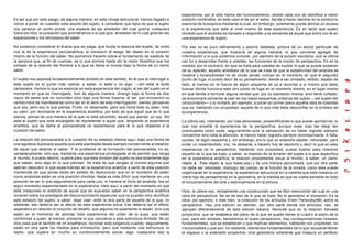 experiencia, por el sólo hecho del funcionamiento, donde cada uno se identifica a cierto
Es así que por este sesgo, de alguna manera, en este clivaje estructural, hemos llegado a        estatuto nombrable, en este caso el de ser el sabio, tiende a hacer reentrar en la sombra lo
volver a poner en cuestión este asunto del sujeto, a considerar que lejos de que el sujeto       esencial de la esquicia mediante la cual, sin embargo, solamente puede abrirse un acceso
nos parezca un punto pivote, una especie de eje alrededor del cual giraría, cualquiera           a la experiencia que esté al nivel mismo de esta experiencia. Es en tanto que sujeto
fuera los ritos, la pulsación que acordáramos a lo que gira, alrededor de lo cual girarían las   dividido que el analista es llamado a responder a la demanda de aquel que entra con él en
expansiones y los retrocesos del saber.                                                          una experiencia de sujeto.

No podemos considerar el drama que se juega, que funda la esencia del sujeto, tal como           Por eso no es puro refinamiento y adorno detalista, pintura de un sector particular de
nos la da la experiencia psicoanalítica, al introducir el sesgo del deseo en el corazón          nuestra experiencia, que ilustraría de alguna manera, lo que conviene agregar de
mismo de la función del saber. No podremos hacerlo sobre el fundamento de estatuto de            información a lo que podemos conocer, por ejemplo de la pulsión escópica, que la última
la persona que, al fin de cuentas, es lo que dominó hasta ahí la visión filosófica que fue       vez fui a desarrollar frente a ustedes, las funciones de la noción de perspectiva. Es en la
tomada de la relación del hombre a lo que se llama el mundo bajo la forma de un cierto           medida, por el contrario, en que se trata para ustedes de ilustrar lo que se puede sostener
saber.                                                                                           de su aparato, aquello alrededor de lo cual se trata de que la subjetivi dad del analista se
                                                                                                 localice y localizándose no se olvida jamás, incluso en el momento en que el segundo
El sujeto nos aparece fundamentalmente dividido en este sentido, en el que al interrogar a       punto de fuga, si puedo decir de su pensamiento, tiende a ser olvidado, elidido, dejado de
este sujeto en el punto más radical, a saber, si sabe o no algo, —ahí está la duda               lado, al menos en la fuerza de algún esquema se va a recordar a sí mismo que debe
cartesiana. Vemos lo que es esencial en esta experiencia del cogito, el ser del sujeto en el     buscar dónde funciona este otro punto de fuga en el momento mismo, en el lugar mismo
momento en que es interrogado, huir de alguna manera, divergir bajo la forma de dos              en que tiende a formular alguna verdad que, por su expresión misma, sino tiene cuidado,
rayos de seres que no coinciden sino bajo una forma ilusoria, el ser que encuentra su            se encontrará volviendo a caer en los viejos esquemas unitarios del sujeto —del sujeto del
certidumbre de manifestarse como ser en el seno de esta interrogación: pienso, pensando          conocimiento— y lo incitará, por ejemplo, a poner en primer plano aquella idea de totalidad
que soy, pero soy lo que piensa. Punto no observado, pero que toma todo su peso, todo            que es, hablando con propiedad, aquello de lo que más debe desconfiar en la síntesis de
su valor, por recortarse en la experiencia analítica, por esto de que aquel que es lo que        su experiencia.
piensa, piensa de una manera de la que no está advertido, aquel que piensa: yo soy. Ahí
está el sujeto que está encargado de representar a aquel que, dirigiendo la experiencia          La última vez, intentando, por vías abreviadas, presentificarles lo que puede aportarnos, lo
analítica, que se llama el psicoanalista ve replantearse para él lo que respecta a la            que nos enseña la experiencia de la perspectiva, aunque esas vías las elegí tan
cuestión del sabio.                                                                              practicables como pude, seguramente tuve la sensación de no haber logrado siempre
                                                                                                 concentrar sino toda la atención, al menos haber logrado siempre recompensarla. A falta,
La relación del psicoanalista a la cuestión de su estatuto retoma aquí, bajo una forma de        quizás, de algún esquema y, sin embargo, era lo que yo entendía repeler, retroceder, para
una agudeza duplicada aquella que está planteada desde siempre concerniente al estatuto          evitar un malentendido, voy, no obstante, a hacerlo hoy al resumirlo y decir lo que en esta
de aquel que detenta el saber. Y el problema de la formación del psicoanalista no es,            experiencia de la perspectiva, hablando con propiedad, pueda ilustrar para nosotros
verdaderamente, otro que, mediante una experiencia privilegiada, el de permitir que venga        aquello de lo que se trata, a saber, la relación de la división del sujeto a lo que especifica
al mundo, si puedo decirlo, sujetos para que esta división del sujeto no sea solamente algo      en la experiencia analítica, la relación propiamente visual al mundo, a saber, un cierto
que saben, sino algo en lo que piensan. Se trata de que vengan al mundo algunos que              objeto a . Éste objeto a, que hasta aquí y de una manera aproximada, que por otra parte
sabrían descubrir lo que experimentan en la experiencia analítica a partir de esta posición      no debe ser retomado, distinguí del campo de la función de la mirada, como éste puede
mantenida de que jamás están en estado de desconocer que en el momento de saber                  organizarse en la experiencia, la experiencia estructural en la medida que esta instaura un
como analistas están es una posición dividida. Nada es más difícil que mantener en una           cierto tipo de pensamiento en la geometría, en la medida en que es vuelta sensible en todo
posición de ser lo que seguramente para cada uno, si merece el título de analista, fue en        el funcionamiento del arte y esencialmente en la pintura.
algún momento experimentado en la experiencia. Helo aquí, a partir del momento en que
está instaurado el estatuto de aquel que es supuesto saber en la perspectiva analítica           Hice, la última vez, verbalmente una construcción que es fácil reencontrar tal cual en una
renacen todos los prestigios del desconocimiento especular que no pueden sino reunificar         obra de perspectiva. No es de eso de lo que se trata. No lo aportaron al momento. Es la
este estatuto del sujeto, a saber, dejar caer, elidir la otra parte de aquella de la que, no     obra, por ejemplo, o más bien, la colección de los artículos Erwin Panovsky(88) sobre la
obstante, eso debería ser el efecto de esta experiencia única. Eso debería ser el efecto         perspectiva. Hay una edición en alemán, por otra parte donde los artículos, veo, se
separativo en relación al conjunto de rebaño, que algunos no solamente lo sepan, sino que        agrupan diferentemente de esta edición italiana. Recordé que en la relación llamada
estén en el momento de abordar toda experiencia del orden de la suya, que estén                  proyectiva, que se establece del plano de lo que se puede llamar el cuadro al plano de lo
conformes a quien, al menos, presenta lo que concierne a esta estructura dividida. No es         que, para ser simples, llamaremos el suelo perspectivo, hay correspondencias lineales,
otra cosa que el sentido de mi enseñanza, recordar esta exigencia cuando, seguramente,           fundamentales, que se establecen y que implican elementos, hablando con propiedad, no
están en otra parte los medios para introducirlo, pero que mediante una estructura, lo           intuicionables y que son, no obstante, elementos fundamentales de lo que se puede llamar
repito, que supera en mucho su condicionamiento social, algo, cualquiera sea la                  el espacio o la extensión proyectiva. Una geometría coherente que instaura un perfecto
 