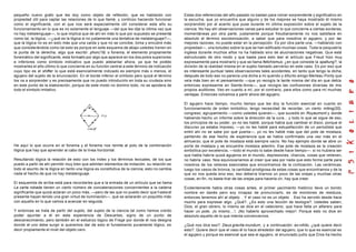 pequeño nuevo grafo que les doy como objeto de reflexión, que es hablando con                   Estas dos referencias del año pasado no bastan para volver sorprendente y significativo en
propiedad útil para captar las relaciones de lo que llamé, y continúo haciendo funcionar        la escucha, que yo encuentre que alguno y de los mejores se haya mostrado él mismo
como el significante, con el que nos será especialmente útil considerar este año su             sorprendido por el acento que puse durante mi última exposición sobre el sujeto de la
funcionamiento en lo que es no solamente el lenguaje —del que les dije la última vez que        ciencia. No hay ahí observaciones vanas para estudiar lo que concierne a ciertas sorderas,
no hay metalenguaje—, lo que implica que de ahí en más lo que por supuesto se presenta          momentáneas por otra parte, justamente porque freudianamente no nos satisface en
como tal, la lógica, —¿qué es la lógica si no justamente una tentativa de metalenguaje?—,       absoluto el término escotomización, a saber que para nosotros el agujero, y por las
que la lógica no es en esto más que una caída y que no se concibe, toma y encubre más           mejores razones, no puede estar en la percepción. Es por otra parte una, —hablando con
que considerándola como tal esto es porque en este esquema de abajo ustedes ti enen en          propiedad—, una boludez sobre la que se han edificado muchas cosas. Toda la psiquiatría
la punta de la derecha, algo que escribí: phon(19) o fonema, el elemento propiamente            inglesa durante muchos años no ha hablado sino de alucinaciones negativas. Qu e está
fonemático del significante, esta formado por algo que aparece en los dos polos superiores      estructurado de otro modo y que basta para esto leer el artículo que Freud hizo muy
e inferiores como símbolo indicativo que puedo adelantar ahora, ya que he podido                expresamente para mostrarlo y que se llama fetichismus; ¿en que consiste la spaltung?, la
mostrarles el año último lo que concierne en su función central a este término de indicación    división de la realidad misma en el sujeto llamado perverso en este caso. Es por eso que
cuyo tipo es el shifter lo que está esencialmente indicado es siempre más o menos, el           es interesante puntuar tales observaciones tales accidentes, en tanto que tengo la dicha,
agujero del sujeto de la enunciación. En el borde inferior el símbolo pero quizá el término     después de todo eso no parecía una dicha a mi querido y difunto amigo Merleau Ponty que
los va a sorprender y es precisamente que no puedo introducirlo en toda su crudeza sino         veía más bien en el pensamiento —que yo recogía la tarde misma del día en que debía
en este punto de la elaboración, porque de este modo no domino todo, no se apodera de           entonces expresarme en Sainte-Anne—, que recogía las confusiones diversas de mis
todo el símbolo imitativo.                                                                      propios auditores. Veo en cuanto a mí, por el contrario, para ellos como para mí muchas
                                                                                                ventajas. Entonces volvamos a partir ahora del agujero.

                                                                                                El agujero hace tiempo, mucho tiempo que les doy la función esencial en cuanto en
                                                                                                funcionamiento de orden simbólico, tengo neces idad de recordar, un cierto miting(20),
                                                                                                congreso, agrupamiento —como ustedes quieran—, que sucedió en Royaumont y donde
                                                                                                habiendo hecho un informe sobre la dirección de la cura... y todo lo que se sigue de eso,
                                                                                                los principios de su poder, yo no les hablé, porque había que cambiar el disco, porque el
                                                                                                discurso ya estaba impreso, —yo no les hablé para estupefacción de un periodista que
                                                                                                entró ahí no se sabe por qué puerta—, yo no les hablé más que del pote de mostaza,
                                                                                                partiendo de ese hecho de experiencia que se había confirmado una vez más en el
                                                                                                almuerzo, que el pote de mostaza está siempre vacío. No hay ejemplo donde se abre un
He aquí lo que ocurre en el fonema y el fonema nos remite al polo de la combinación             porte de mostaza y se encuentre mostaza adentro. Ese pote de mostaza es la creación
lógica que hay que aprender al cabo de la línea horizontal.                                     simbólica por excelencia, —todo el mundo lo sabe desde hace tiempo—: si no hubiera ser
                                                                                                que habla habría quizá agujeros en el mundo, depresiones, charcos, cosas que retienen,
Resultando lógica la relación de esto con los índex y los términos lexicales, de los que        no habría vaso. Nos equivocaríamos al creer que sea por nada que esto forme parte para
puedo a partir de ahí permitir muy bien que admiten elementos de imitación, su relación es      nosotros de los relieves esenciales que encontramos de la civilización. Las cerámicas,
todo el asunto de la lógica en tanto una lógica es constitutiva de la ciencia; esto no cambia   luego los vasos de bronce, la cantidad prodigiosa de estas cosas que encontramos y de la
nada el hecho de que no hay metalenguaje.                                                       que no nos queda sino eso, eso debería tirarnos un poco de las orejas y muchas otras
                                                                                                cosas, en fin, no basta tirar de las orejas para hacerla oír, hay que creer.
El esquemita de arriba está para recordarles que a la entrada de un artículo que se llama
La carta robada tienen un cierto número de concatenaciones concernientes a la cadena            Evidentemente había otras cosas antes, el primer yacimiento histórico lleva un bonito
significante que quizá aclaran un poco más, —pero de las que no puedo decir que h asta el       nombre en danés pero soy incapaz de pronunciarlo, es de montones de residuos,
presente hayan tenido una gran virtud de iluminación—, que se aclararán un poquitito más        entonces tenemos ahí al objeto . Y el vaso no es un objeto . Eso ha servido desde hace
con aquello en lo que vamos a avanzar en seguida.                                               mucho para expresar algo. ¿Qué?. ¿Es esto una lección de teología?. Ustedes saben,
                                                                                                Dios, el gran obrero, lo mismo se dice en el catecismo, que hace falta un alfarero para
Y entonces se trata de partir del sujeto, del sujeto de la ciencia tal como hemos creído        hacer un pote, ¡lo mismo....!. ¡No haberlo aprovechado mejor!. Porque esto no dice en
poder apuntar a él en esta experiencia de Descartes, signo de un punto de                       absoluto aquello de lo que intenta convencernos.
desvanecimiento, pero también en el esfuerzo lógico de Frege por donde él nos designa
donde el uno debe surgir si queremos dar de esto el fundamento puramente lógico, es             ¿Qué nos dice eso?. Deus gravita mundum , y a continuación: ex-nihilo, ¿qué quiere decir
decir propiamente el nivel del objeto cero.                                                     esto?. Quiere decir que el vaso él lo hace alrededor del agujero, que lo que es esencial es
                                                                                                el agujero y porque es esencial que sea el agujero, el enunciado judío que D ios ha hecho
 