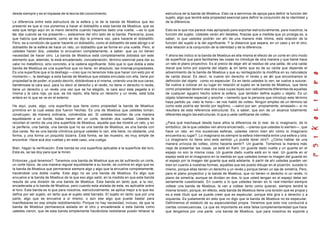 desde siempre y es el impasse de la teoría del conocimiento.                                    estructura de la banda de Moebius. Esto va a servirnos de apoya para definir la función del
                                                                                                sujeto, algo que tendré esta propiedad esencial para definir la conjunción de la i dentidad y
La diferencia entre esta estructura de la esfera y la de la banda de Moebius que les            de la diferencia.
presento es que si nos ponemos a hacer el dobladillo a esta banda da Moebius, que es
esta que tengo aquí en la mano derecha cuando hayamos dado una vuelta, —es lo que               Esto es lo que nos parece más apropiado para soportar estructuralmente, para nosotros, la
les dije cuando se los presenté—, estaremos del otro lado de la banda. Parecería, pues,         función del sujeto. Ustedes verán ahí detalles, finezas que a medida que yo prosiga es, a
que habría que atravesarla, como se les dijo la primera vez, para hacerle el dobladillo.        saber, lo que ustedes podrán ver ahí de una manera más íntima, esta relación de la
Pero, es a condición de querer hacerle un dobladillo, como el dobladillo de este abrigo o el    función del sujeto a la del significante. Y la distancia que separa, en un caso y en el otro,
dobladillo de la esfera de hace un rato, un dobladillo que se forme en una vuelta. Pero, si     esta relación a la conjunción de la identidad y de la diferencia.
ustedes hacen dos, ustedes lo envuelven completamente, a saber, que ya no tienen
necesidad de hacer otro. La banda de Moebius está completamente doblaba con este                Y ahora les indico si la banda de Moebius es ella misma el efecto de un corte en otro modo
elemento que, además, le está encadenado, concatenación, término esencial para dar su           de superficie que para facilitarles las cosas no introduje de otra manera y que llamé hace
valor no metafórico, sino concreto, a la cadena significante. Sólo que lo que dobla a esta      un rato el plano proyectivo. Es al precio de dejar ahí al residuo de una caída, de una caída
banda de Moebius es una superficie que no tiene, en absoluto, las mismas propiedades.           discal que tomo por soporte del objeto a, en tanto que es de su caída que depende el
Es una superficie que si la deshago —creo que no tenemos más que hacer con esto por el          advenimiento de la banda de Moebius y que su reintegración la modifica en su naturaleza
momento—, la deshago a esta banda de Moebius que estaba enrulada con ella, tiene por            de caída discal. Es decir, la vuelve sin derecho ni revés y es ahí que encontramos la
propiedad la de poder, si puedo decirlo, doblándose a sí misma, uniendo una de sus caras,       definición del objeto como no especular. Es en tanto ustedes lo ven, se vuelve a suturar.
llamémosla la cara azul, para no decir el derecho y el revés, no tiene ni derecho ni revés,     Se vuelve a colocar en su lugar en relación al sujeto en la banda de Moebius, que tiene
tiene un derecho y un revés una vez que se ha elegido, la cara azul esta pegada a sí            como propiedad devenir esa otra cosa cuyas leyes son radicalmente diferentes de aquellas
misma y la cara roja, ya que, se los repito, ella tiene un derecho y un revés, está toda        de cualquier agujero hecho sobre la esfera, que también define sujeto u objeto. Es un
entera en lo que se ve en el exterior.                                                          objeto totalmente especial y anoche —lamento que la persona que introdujo este término
                                                                                                haya partido ya, visto la hora— se nos habló de volteo. Ningún empleo de un término tal
He aquí, pues, algo, una superficie que tiene como propiedad la banda de Moebius                como este podría ser tenido por legítimo, —salvo por ser, propiamente, amasado— si no
primitiva en la cual estas dos fueron hechas. Es una de Moebius que ustedes toman,              resultara de esta referencia estructural. Es, a saber, que son de un alcance totalmente
construyen, de manera ordinaria, volviéndola así. Si ustedes recortan de una manera             diferentes según las estructuras, lo que p uede calificarse de volteo.
equidistante a un borde, todas hacen ahí un corte, tendrán dos vueltas. Ustedes le
recortan el centro de una otra superficie de Moebius, aquella que lee mostré un rato, y en      ¿Para qué machaqué desde hace años la diferencia de lo real, de lo imaginario, de lo
la periferia, una banda, una banda que no es una banda de Moebius, es una banda con             simbólico, de la que ustedes ven ahora encarnado, —pienso que ustedes lo sienten—, que
dos caras. No es una banda cilíndrica porque ustedes lo ven, ella tiene, no obstante, una       hace un rato, en mis sucesivas esferas, ustedes vieron bien ahí cómo lo imaginario
forma, y una forma un poquitito bizarra. Esta forma, se las muestro, es muy simple de           encuentra su lugar?. Lo imaginario es siempre la esfera intermedia entre una esfera y otra.
encontrar. Hace acá dos vueltas y en este caso, una cuelga.                                     Lo imaginario no tiene sino este sentido ¿o puede tener otro?. ¿Cómo hablar de una
                                                                                                manera unívoca de volteo, cómo hacerla sentir?. Un guante. Tomemos la manera más
Bien, hagan la verificación. Este banda es una superficie aplicable a la superficie del toro.   vieja de presentar las cosas, ya está en Kant. Un guante dado vuelta y un guante en el
Esta es, se las doy para que la miren.                                                          espejo no son la misma cosa. Un guante dado vuelta está en lo real. Un guante en el
                                                                                                espejo está en el imaginario en la medida en que ustedes toman la imagen del guante en
Entonces ¿qué tenemos?. Tenemos una banda de Moebius que es tal sufriendo un corte,             el espejo por la imagen del guante que está adelante. A partir de ahí ustedes pueden ver
un corte típico, de una manera regular equidistante a su borde, se culmina en algo que es       bien en cuanto a nuestras formas, aquellas que les puedo dibujar en el pizarrón, sucede lo
la banda de Moebius que permanece siempre algo y algo que la envuelve completamente,            mismo, porque ellas tienen un derecho y un revés y porque tienen un eje de simetría. Pero,
haciéndole una doble vuelta. Este algo no es una banda de Moebius. Es algo que                  para el plano proyectivo y la banda de Moebius, que no tienen ni derecho ni un revés, ni
envuelve a la banda de Moebius de la que eso algo salió, en la medida en que esta banda         plano de simetría, aunque se dividan en dos, lo que usted tengan en el espejo debe ser
resulta de una división de una banda de Moebius. Esta banda en tanto que, a la vez,             seriamente cuestionado. En cuanto a lo que ustedes tienen en lo real intenten siempre
encadenada a la banda de Moebius, pero cuando esta aislada de esta, es aplicable sobre          voltear una banda de Moebius, la van a voltear tanto como quieran, siempre tendrá la
el toro. Esta banda es lo que para nosotros, estructuralmente, se aplica mejor a lo que les     misma torsión, porque, en efecto, esta banda de Moebius tiene una torsión que es propia y
defina por ser sujeto, en tanto que el sujeto está barrado. El sujeto en tanto que por una      es a este título que se puede creer que es especular, porque ella gira o a derecho o a
parte, algo que se envuelve a sí mismo, o aún ese algo que puede bastar para                    izquierda. Es justamente en esto que no digo que la banda de Moebius no es especular.
manifestarse en ese simple redoblamiento. Porque no hay necesidad, incluso, de que la           Definiremos el estatuto de su especularidad propia. Veremos que esto nos conducirá a
banda de Moebius permanezca aislada en el otro y encadenada a esta banda como                   ciertas consecuencias. La que es importante es esta falsa complementariedad que hace
ustedes vieron, que de esta banda simplemente haciéndola redoblarse puedo rehacer la            que tengamos por una parte, una banda de Moebius, que para nosotros es soporte y
 