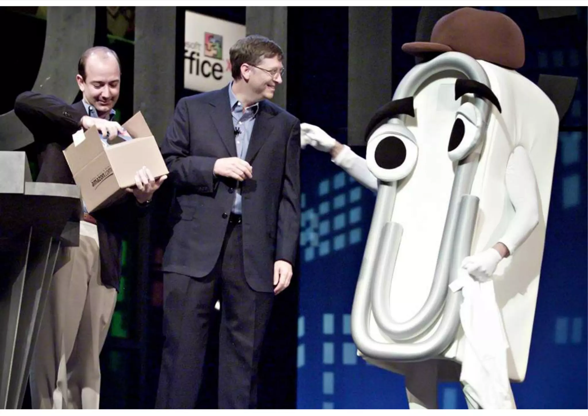 03.11.16	 21
CLIPPY OR SAMANTHA?
 