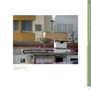 59
©DanielleSequi,AFD
1.Laradioetlatélévision,vecteurséducatifsdèslesannées1970
L’INTÉGRATIONPÉDAGOGIQUEDESTICENAFRIQUESUBSAHARIENNE
À Dakar (Sénégal), antennes
paraboliques pour capter
la télévision.
 