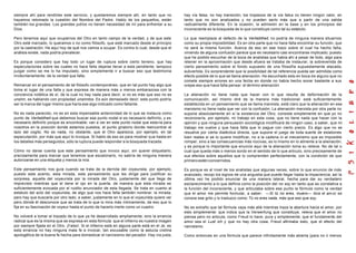 siempre ahí para rendirles este servicio, y quedaremos siempre allí, en tanto que no
hayamos retomado la cuestión del Nombre del Padre. Hablo de los pequeños, están
también los grandes. Los grandes judíos no tienen necesidad de mí para enfrentar a su
Dios.
Pero tenemos aquí que ocuparnos del Otro en tanto campo de la verdad, y de que este
Otro esté marcado, lo queramos o no como filósofo, que esté marcado desde el principio
por la castración, He aquí hoy de qué nos vamos a ocupar. Es contra lo cual, desde que el
análisis existe, nada podría prevalecer.
Es porque considero que hay todo un lugar de ruptura sobre cierto terreno, que hay
especulaciones sobre las cuales no hace falta dejarse llevar a esta pendiente, tampoco
juzgar como se me lo ha imputado, sino simplemente ir a buscar eso que testimonia
involuntariamente: de la verdad que falta.
Remarcar en el pensamiento de tal filósofo contemporáneo, que en tal punto hay algo que
toma el lugar de una falta y que expresa de manera más o menos embarazosa con la
conciencia notética de sí, de la cual no hay nada para decir, si no es más que eso no es
unsinn, es hablando con propiedad unsinnlos. Es aún demasiado decir; este punto podría
ser la marca del lugar mismo que haría ese algo indicado como faltante.
No es nada parecido, no es en esta impensable anterioridad de lo que se instaura como
punto de Verliebtheit que debemos buscar ese punto nodal si es necesario definirlo, y es
necesario definirlo porque es encontrable; van a ver en este punto nodal que estaría para
nosotros en la posición donde estamos puestos, el punto giratorio donde reencontrar el
lazo del cogito. No es nada, no obstante, que el Otro aparezca, por ejemplo, en tal
especulación, por más que aquí lo invoque. Si hablo de eso es para mostrar que hasta en
los detalles más perseguidos, sólo la ruptura puede responder a la búsqueda trazada.
Cómo no darse cuenta que este pensamiento que invoco aquí, sin querer etiquetarlo,
precisamente para marcar que tenemos que escalonarlo, no sabría de ninguna manera
autorizarse en una etiqueta y menos la mía.
Este pensamiento nos guía cuando se trata de la derrota del voyeurista, por ejemplo,
puesto este acento, esta mirada, este pensamiento que les dirige para justificar su
sorpresa, aquella del voyeurista por la mirada del Otro, justamente del que llega de
imprevisto mientras que el tiene el ojo en la puerta, de manera que esta mirada es
suficientemente evocada por el ruidito anunciador de esta llegada. Se trata en cuanto al
estatuto del acto del voyeurista, de algo que nos hace falta también nombrar: la mirada,
pero hay que buscarla por otro lado, a saber, justamente en lo que el voyeurista quiere ver
pero dónde él desconoce que se trata de lo que lo mira más íntimamente, de eso que lo
fija en su fascinación de voyeur hasta el punto de hacerlo inerte como un cuadro.
No volveré a tomar el trazado de lo que ya he desarrollado ampliamente, sino la errancia
radical que es la misma que se expresa en esta fórmula: que el infierno es nuestra imagen
por siempre fijada en el Otro. ¡Falso!. Si el infierno está en alguna parte está en el Je, es
esta errancia no hay ninguna mala fe a invocar, tan excusable como la astucia cretina
apologética de la buena fe hecha para domesticar el narcisismo del pecador. Hay vía justa,
hay vía falsa, no hay transición; los tropiezos de la vía falsa no tienen ningún valor, en
tanto que no son analizados y no pueden serlo más que a partir de una salida
radicalmente diferente. En la ocasión, la admisión en la base y en los principios del
inconsciente es la búsqueda de lo que constituye como tal su estatuto.
Lo que reemplaza al defecto de la Verliebtheit, no podría de ninguna manera situarnos
como su propia imposibilidad. Es en otra parte que no hace falta encontrar su función, que
no será la misma función. Acerca de eso en ese trazo sobre el cual ha hecho falta,
viniendo de alguna confusión parece que es necesario casi encontrarse implicado; puesto
que he podido escuchar de la boca de analistas que había ahí a pesar de todo, algo para
retener en la aproximación que desde afuera se trataba de instaurar, la sobrevenida de
cierto pensamiento sobre el fondo supuesto de una filosofía supuestamente atacada,
subvertida. Es sorprendente que la posibilidad de tal referencia pueda ser admitida como
efecto posible de lo que se llama alienación. He escuchado esto en boca de alguno que no
comete siempre errores en una fecha en donde no había hecho sonar bastante a sus
orejas eso que hace falta pensar: el término alienación.
La alienación no tiene nada que hacer con lo que resulta de deformación de la
comunicación, así mismo diré de la manera más tradicional: está suficientemente
establecida en un pensamiento que se llama marxista, está claro que la alienación en ese
marxismo no tiene nada que ver con la confusión. La alienación marxista por otra parte no
supone absolutamente en sí la existencia del Otro; consiste simplemente en que yo no
reconocería, por ejemplo, mi trabajo en esta cosa, que no tiene nada que hacer con la
opinión y que ninguna persuasión sociológica modificará de ningún caso, a saber, que mi
trabajo me vuelve y que hace falta que lo pague con cierto precio. Es algo que no se
resuelve por cierta dialéctica directa, que supone el juego de toda suerte de eslabones
bien reales si se lo quiere modificar, no a la cadena ni al mecanismo que es imposible
romper, sino a las consecuencias más nocivas, es lo mismo en lo atinente a la alienación,
y es porque lo importante que enuncio aquí de la alienación toma su relieve. No de tal o
cual que queda más o menos sordo en el sentido de lo que articulo, sino precisamente de
sus efectos sobre aquellos que lo comprenden perfectamente, con la condición de que
primero estén concernidos.
Es porque es al nivel de los analistas que algunas veces, sobre lo que enuncio de más
avanzado, recojo los signos de una angustia que puede llegar hasta la impaciencia; así la
última vez he podido enunciar de una manera lateral, hecha para dar su verdadero
esclarecimiento a lo que definía como la posición del no soy en tanto que es correlativa a
la función del inconsciente, y que articulaba sobre ese punto la fórmula como la verdad
que el amor me permite formular, a saber: —Si tú no eres, muero— dice el am or se
conoce ese grito y lo traduzco como: Tú no eres nada, más que eso que soy.
No es extraño que tal fórmula vaya más allá mientras traza la abertura hacia el amor, por
esto simplemente: que indica que la Verwerfung que constituye, releva que el amor no
piensa pero no articula, como Freud lo hace, pura y simplemente, que el fundamento del
amor sea el Lust ich y que no hay otra cosa, Freud afirmaba esto, que el efecto del
narcisismo.
Como entonces en una fórmula que parece infinitamente más abierta (para no ir menos
 