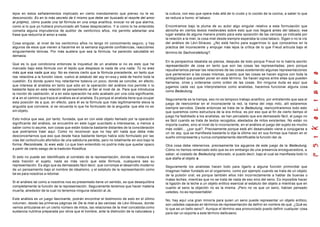 lejos en estos señalamientos implicado en cierto mandamiento que pienso no le es
desconocido: Es en lo más secreto de ti mismo que debe ser buscado el resorte del amor
al prójimo), cómo puede una tal fórmula en una oreja analítica, evocar no sé que alarma,
como si lo que yo hubiera pronunciado allí fuese despreciativo. Y si como lo he entendido
cometía alguna imprudencia de auditor de veinticinco años, me permito adelantar una
frase que reduciría el amor a nada.
Cosa singular, al nivel de los veinticinco años no tengo mi conocimiento seguro, y hay
algunos de esos que vienen a hacerme en la semana siguiente confidencias, reacciónes
singularmente tónicas. Por más austera que sea la fórmula, ha parecido saludable en
demasía.
Que es lo que condiciona entonces la inquietud de un analista si no es esto que he
marcado bajo esta fórmula con el tejido que desplaza la nada de una nada: Tú no eres
más que esa nada que soy. No es menos cierto que la fórmula precedente, en tanto que
nos relacióna a la función clave, vuelvo al estatuto del soy en esa y está de hecho toda la
cuestión. Es donde quiero hoy retardarme todavía un poco, donde se concibe, en efecto,
que interesa al analista en tanto que sólo en la operación del análisis nos permite ir lo
bastante lejos en esta relación de pensamiento al Ser al nivel de Je. Para que introduzca
la noción de castración, el a en esta operación ha sido acabado por una cola significante,
el a en el camino que traza el análisis es el analista. Es porque el analista tiene que ocupar
esta posición de a que, en efecto, para él es la fórmula que más legítimamente eleva la
angustia que conviene, si se recuerda lo que he formulado de la angustia: que ella no es
sin objeto.
Esto indica que sea, por tanto, fundada, que en con este objeto llamado por la operación
significante del análisis, se encuentre en este lugar suscitado a interesarse, a menos a
saber como lo asume, son cosas que están todavía bastante distantes de la consideración
que podríamos traer aquí. Como no reconocer que no hay ahí nada que deba más
desconcertarnos que eso que desde hace bastante tiempo había sido formulado por las
vías del cortocircuito aforístico de una sabiduría perdida, pero no totalmente sin eco bajo la
forma: Reconócete, tú eres esto. Lo que bien entendido no podría más que quedar opaco
a partir de cierto sesgo de la tradición filosófica.
Si esto no puede ser identificado al correlato de la representación, donde se instaura en
esta traición el sujeto, nada es más vacío que esta fórmula, cualquiera sea su
representación. Es algo que es demasiado fácil decir, que corrompe el desarrollo moderno
de un pensamiento bajo el nombre de idealismo, y el estatuto de la representación como
tal es para nosotros a retomar.
Si el análisis tal como a nosotros nos es presentado tiene un sentido, es que desequilibra
completamente la función de la representación. Seguramente tenemos que hacer materia
muerta, alrededor de la cual no tenemos ninguna relación al Je.
Este análisis es un juego fascinante, podrán encontrar el testimonio de esto en el último
volumen, desde las primeras páginas de De la miel a las cenizas de Lévi-Strauss, donde
vemos articularse en un cierto número de mitos, las relaciones de la miel concebida como
sustancia nutritiva preparada por otros que el hombre, ante la distinción de la naturaleza y
la cultura, con eso que opera más allá de lo crudo y lo cocido de la cocina, a saber lo que
se reduce a humo: el tabaco.
Encontramos bajo la pluma de su autor algo singular relativo a esta formulación que
abrocha en ciertos textos medievales sobre esto que nos llegará antes del tabaco; ese
lugar estaba de alguna manera presto para esta oposición de las cenizas ya indicada por
la relación a la miel, la cosa miel desde siempre esperaba la cosa tabaco. Sigan o no la vía
del análisis de Lévi-Strauss: ¿No está hecho para sugerirnos lo que conocemos en la
práctica del inconsciente y empujar más lejos la crítica de lo que Freud articula bajo el
término de Sachvorstellung?.
En la perspectiva idealista se piensa, después de todo porque Freud no lo habría escrito
representación de cosa en tanto que son las cosas las representadas; pero porque
repudiaríamos pensar las relaciones de las cosas sosteniendo algunas representaciones
que pertenecen a las cosas mismas, puesto que las cosas se hacen signos con toda la
ambigüedad que puedan poner en este término. Se hacen signos entre ellas que pueden
llamarse, oírse y ordenarse como orden de las cosas. Sin ninguna duda es aquí que
jugamos cada vez que interpretamos como analistas, hacemos funcionar alguna cosa
como Bedeutung.
Seguramente es la trampa, eso no es tampoco trabajo analítico, por entretenido que sea el
juego de reencontrar en el inconsciente la red, la trama del viejo mito, allí estaremos
siempre servidos. Desde entonces se trata de la Bedeutung, reencontraremos todo esto
que queremos como estructura de la era mítica; es por eso que al fin de cierto tiempo el
juego ha fastidiado a los analistas, se han percatado que era demasiado fácil, el juego no
es fácil cuando se trata de textos recogidos, atestados de mitos existentes. No están no
importa cuales, sino al nivel de lo inconsciente, en el análisis el juego del sujeto es mucho
más volátil... ¿por qué?. Precisamente porque está ahí desanudado viene a conjugarse a
un no soy, que se manifiesta bastante lo dije la última vez en sus formas que hacen en el
sueño omnipresente y nunca completamente identificable la función del Je.
Otra cosa debe retenernos, precisamente los agujeros de este juego de la Bedeutung.
Cómo no hemos remarcado esto que es sin embargo de una presencia enceguecedora, a
saber, el costado de Bedeutung obturado, si puedo decir, bajo el cual se manifiesta todo lo
que ataña al objeto a.
Seguramente los analistas hacen todo para ligarlo a alguna función primordial que
imaginan haber fundado en el organismo, como por ejemplo cuando se trata de un objeto
de la pulsión oral; es porque también ellos irán incorrectamente a hablar de buenas o
malas leches, mientras que no se trata de nada de eso sino del seno. Es imposible hacer
la ligazón de la leche a un objeto erótico esencial al estatuto del objeto a mientras que en
cuanto al seno la objeción no es la misma. ¡Pero no ve que un seno, habían pensado
ustedes, no es representable!.
No, hay aquí una gran minoría para quien un seno puede representar un objeto erótico,
son ustedes capaces en términos de representación de definir en nombre de qué. ¿Qué es
lo que es un bello seno?. Aunque el término sea pronunciado puedo definir cualquier cosa
para dar un soporte a este término belloseno.
 