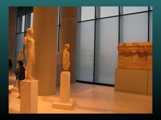 La luz natural que se utiliza en el edificio es de gran importancia , ofreciendo un panorama y una sensación completamente distinta a diferentes horas del día y aún por la noche.  