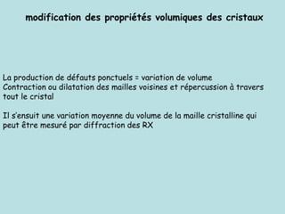 La production de défauts ponctuels = variation de volume
Contraction ou dilatation des mailles voisines et répercussion à ...