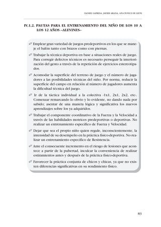 DANIEL LAPRESA, JAVIER ARANA, ANA PONCE DE LEÓN




   ¢ El grado de influencia de los distintos agentes sociales va a variar con
    respecto a la etapa anterior:

   III.2.2.1. Influencia de la familia
   Cuando un niño entra en la adolescencia el predominio de la familia
comienza a ser menor, ya que las interacciones sociales se expanden nota-
blemente. El grupo de iguales se convierte en un marco de referencia deci-
sivo, especialmente los compañeros del mismo sexo.
   De todas formas, el adolescente a lo largo de toda esta etapa continúa
con una enorme demanda de afecto y cariño, por parte de los padres, aun-
que se muestre huidizo y arisco, ante las manifestaciones de interés y cari-
ño de sus padres.
   Pero el grado de influencia de los padres dependerá mucho de las rela-
ciones afectivas que han mantenido en las etapas anteriores. Por ejemplo, el
estilo educativo (democrático, autoritario o permisivo) que haya predomi-
nado en las relaciones padres-hijos probabilizará un rechazo o acercamien-
to de los hijos hacia sus padres. Por tanto, esa idea de que los padres dejan
de influir en sus hijos en esta etapa no es del todo cierta.

   III.2.2.2. Influencia de los compañeros
   Los lazos afectivos con los compañeros son cada vez más estrechos.
Primero es la pandilla del mismo sexo, más tarde se agrupan las pandillas de
distinto sexo y en la fase final se consolidan las relaciones de pareja.
   El estudio de Escartí, C. y García, A. (1994), resalta la influencia que los
iguales tienen sobre los adolescentes y, en concreto, sobre la motivación en
la práctica deportiva:
   ¢ A esta edad el adolescente pasa más tiempo con los iguales compar-
    tiendo su intimidad y tiempo de ocio que con otro grupo de personas.
    Los adolescentes que no se relacionan con grupos de iguales experi-
    mentan sentimientos de soledad y aislamiento.
   ¢ El grupo de iguales tiene una estructura más uniforme que la familia,
    ya que es un grupo voluntario. Un sujeto puede pertenecer a uno o
    más grupos al mismo tiempo y su pertenencia al grupo está en función
    del interés que tenga para el adolescente.
   ¢ El grupo de iguales refuerza en el adolescente actitudes preexistentes
    (en la adolescencia el sujeto reafirma sus valores e intereses) más que
    inducirle a nuevas formas de conducta y escoge aquel grupo con el
    que se siente más identificado.


                                                                                   77
 