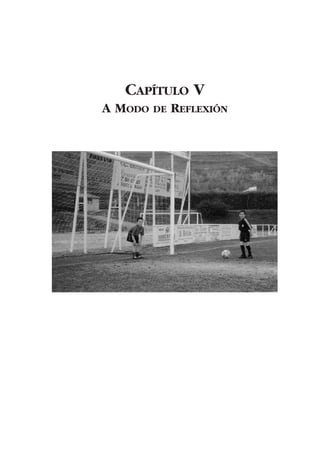 DANIEL LAPRESA, JAVIER ARANA, ANA PONCE DE LEÓN




  IV.2. PAUTAS CONDUCTUALES PARA EL ENTRENADOR




    La figura del entrenador es clave en el deporte escolar. La manera en que
un entrenador organice las sesiones de entrenamiento, los criterios que uti-
lice para agrupar a los deportistas, el estilo de liderazgo que emplee (auto-
ritario-participativo), los parámetros que utilice para evaluar el éxito (resul-
tado versus esfuerzo y mejora), el trato que dispense a los niños, el empleo
de recompensas, etc., influirá de forma decisiva en la motivación de los
jóvenes deportistas.
   Como comentan Boixadós y otros (1998), a medida que los niños cre-
cen, la influencia de los padres en las actividades deportivas se comparte
con otros adultos significativos como sus educadores y entrenadores. La
tarea de los entrenadores es diseñar un ambiente tanto de entrenamiento
como de competición, en el que el aprendizaje, la mejora de la ejecución y
el desarrollo del niño sean constantes que prevalezcan sobre los resultados.
Los niños necesitan ser evaluados por su mejora y esfuerzo y no sólo por su
ejecución en comparación con los otros deportistas.


                                                                                   85
 