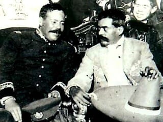    Actualmente no existe un consenso sobre
    cuándo terminó el proceso revolucionario.
    Algunas fuentes lo sitúan en el año de
    1917, con la proclamación de la Constitución
    mexicana,[algunas otras en 1920 con la
    presidencia de Adolfo de la Huerta 1924 con
    la de Plutarco Elías Calles. Incluso hay
    algunas que aseguran que el proceso se
    extendió hasta los años 1940.
 