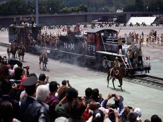 LA REVOLUCIÓN MEXICANA NO SOLO FUE
EL RESULTADO DE QUE FRANCISCO I.
MADERO SE LANZARA PARA LA
PRESIDENCIA, MAS BIEN SE DEBE A LA
LARGA LISTA DE CAUSAS Y
ANTECEDENTES QUE LA PROPICIARON;
ENTRE ELLAS, SEÑALAREMOS LAS
SIGUIENTES:
 