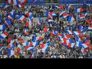 Pour les week-ends on est gentil
On te prête une auto
Elle est graissée Elle est lavée
Une vingt-trois chevaux
Ta petite amie te voit de loin
Quand tu viens la chercher
Car sur les portes on lit très bien
Le nom de la Société
 