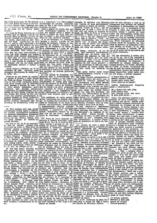 DlARIO DO CONORESSO NAC'lONAL (Seção I) Julho de 19GB
L::!fl
liga TIú(]a da FÜILUlla. (8l Ho antanio I:p~ls a "Caballl1d:t" e a "Farroupilha" cercados de segllaze.Q, rr lIS ietlrlldCll tElSla de seus' lnimlgoc e hoje se vf
t('ll':~::.nle ElIJh!a de 2'oliqs 08 8aMos1 enteemeadas de seül~ões mcnrentã- dos "t-eatros de suas perversIdades" consagrada pela. lnsl'1'ção em revIStas
lllJ. Jo,gn Amll:!CI, 1955, "puseram no- neas na RIo e em outros puntos do em respeIto à. peesoa de Andréll. O dlclonár!os e enciclopédias em UngU~
me" d:erCDlllJwhlc.s de gente que peu- tet~ltórío nacional, faclnora "Lucas da J:'e!1·a.', que do- pJrtuguêsa (15). o ll.Ileaotárl0 11 seu
co ou nada ífz de valioso neste cremes mesmo ter ravld!f uma, poso m1I1ava por 18 anos r. parta. do 5er- respelto é vasto, st:m necessidade de
mundo". LIvel homenagem' imperial a, An- tão, com um bando .eM escravos tu- envolver chU1a& e Iiliavões de baixo
J1;1 nuas da FGrça, Trave::sa da LI- úfés, que sempre tivera o deseJo 'de gldos, em tônlo de F"Jra de santaoa, calão. Em contraposlçÍlo, correm ane-
herdade, Rua cía Agonia, P.ven·da L03 p!luar a velhlce na. Inrra' mais an- Cachoeira - Santo JWlaro e Jllcul- doias que silo auibU1das a. terCell'Ol!'
Amores, Bêco C;o Scs,~g(l, Alegria dOI liga do Brasll'e qUl! tanto ama'va e p~ - teve a. SII!" vez. Apertau.lhe o como é o caso de ra"l<liga vl.olentad~
l'al'a~o, Avenida d1S Garrli!nia;>, e ou- berço dr sua :1evota'la l!enHorll. ' eêrco, mas a dlmínura fôrça, )lor b _ ...
tros nomes, t'xpr~.Ivos 0:1 níi~. To- A 22 de novembro, e';l1 carruazen certas clrcunstànelas, nà() conseguiu s~ coacao, conlllda."m nossa publlca-
dos em mais slgnlIJcu~ão do n:o "puy.ada a. quatro". S·guld:. de um detê-lo (11). O ata'lue dos lndigo!- çal> PerJlt Leg&náu11o 40 Mare::ha~
Brunco, emb~ril. tmull PIllje:ado o 11- plrjuete, de cavalaria. rscenía as con- nas na Vila do PradQ, com algumas André" Barão ~e Ca~a.pava, em ne-
lho, o Barão do R!o :Bmlico, de me- tmencías da Ouardll. Nacional. A mortes e feridos não mais se rrpe- vista do Instltu.o as Geografia. e lUs.
nor valor cultural do Que (l pai, que pOll5e do 149 Fresld~l~~ da Bahia se terle. por :fôrça'das medidas adota- t6na Mil!.lar d? Bllll'll', n9 lil, 1900,
foi grande l!!tadlste.. par1J1mel1tar, ~ darla solenemente a 1 hara da .ar- dM ' isto já atrlbuldo a Voltaire. se de
IUlel>, jornalJsta. Pelo menos, escó- de, perante a Câmara MpnielI:II, com N'a Bahia. eneoctrou, já aos 63: um ou de outro, dliv'da da autoria não
Iheu uma rua mais rep"í:3entát!va. e a pressen.lla de autJNi.adp.s e fIguras anos, uma Provlnch relativamente foi ainda desííndada,
como tem duas dezenas eom nomes de projeçao da terra til!. O díscur- paclflcada, sem os eteítos ql:er da
de barões, seria razoável acrescenlar- 31! do ante<:essor Ioi _d" con~aWla- Revolução dos AUalates de 1798 ue (15) Em adlta!l1ento à. revlsta mín-
se mais uma, de certa 'Mll"rf.âncllt, çoes ã. Bahia, pe~a. ...co1llJl tão feJ~~ tendência llbertárla, quer da tnde- tar n9 52. pp. 138 é 139, trllremos ti
que êle também era Barf,(I de Caça- L Andrés, O Correio MercantU , pendência. de 182:1, oil~r de violenta coleção, algumas llllcllotas, talvez nem
pavlI, e com 110nrruJ ã<! (,'l'lIlIdeza. A secundado por outros jOrnais em erí- manl.festação popular contra as por-' tôdas verdadeiras Do Depulado e
glorificação virá um dIa pelas mãos torlal na. vésEera d~ posse, dizia dl1 tuguêSes em 1831 (Mata Marb!o), _ Secretár.lo óa Càmar~ Federal, ~
de governante dísnosto a cultuar o Andréll que seu gênio criador. seu quer da insurrl!lráo dt' 1835das esera- míngos Barbosa ("A Tarde", Salvador,
:passado. , espíríto reta e iustlc.':rl>, a dlgmdade vos arrleanos de sangue árabe, Ma-- 31-7-1926), in. verbú: "Governava él&
I cóm que sempre se tem portado em 1'-' enf' d S blnadAnré.$ cbegou a. sa vador em 21 de os dIferentes e imporr.'1t1tes cargos que "". quer ltIl a a a em não sei qual das várIas prov1MJas que
novembro de 1844. absorvido peias te fd ~ d' 'lnft' 1837. adminlstrava, Quando Um larápIo ape..
paisagens enfelUçantes da. sempre be. m exer~ o. em Iversu prov .~as pôde, ll&Slm, dedlza~ maior tempo lidado Busca-Vid:l prêso havia. muI..
la terra. (9), ' doo~r:s~ .biJ~la'-' do Presidente ~ol. ao desenvolvimento cllUu~al e eco- to, lhe dJrig!.u a. pe!lcão seguinte:
'" .' uômJco da. Bahia.
Pense-se no seu estado de esplrlto, mram-se para a ree1truturação da seu longo tlrozlnlo I<dminlstratlvo e O Busca-Vida está pr&o:
ao chegar à heróica e velha cidade secretaria da govêrnJ e das r(1)altJ- de estadista. mUlto lile serviu com o Senna!', mande"'{) soltar.. ~
de Tome de SOuza, Povoação -do Pe· ç(ies públicas, mvenlãr!Ct dos bens e concurso de cxceltute gabinete, em Btando solto. bUsca vida,
:relro. ou Vila vrl1Ja verdsAeíra dádiva levantamento de CQt1faS para paga- que sobressaiam Jose Maria Sérvulo Prêso, como bá de buscar?
:para quem sempre teve as comissões mento dos credores da Fa'.endn, plan-
mais penolSlL& e diflciei.s dO' pais.. O ta de Salvador, l'evu:a. às fortlflca- SampaIo, Sccrel~rio dI! Govêml>, De- Andréa 1medl:.tamente despachou
M ,echnI Andréll palmllhara. ante- ções da cidade e do pôr/o programas aembargadorJoad J('lIqUim da. Silva, l1S5iin o requerimentll:
:rlonnente uma jornada. glorIosa. para. repressão de ~rImes e llun1çil.o (12), Chefe de Policia ~um magistra. se o Busea-vlda est~ pre--
acumulando as administrações civil e des tal&1flos e dos malfeItores do do como fiad&r dOi! d,.reit08 lndlvi. lO ou
militar no Para. Santa Catarlnll, M1- sertão. hJglenização ,i..s cadelas 6 r.ra- duais), Dr. i:>o!:l JOllC BaJthazar da Préllo delxe-o !i.ear
nas Geral!, Rio Grande do Sul. cor- tamento mais humano pu.ra os pre- Sllvel~a (13~, OÍlcl<I-:Malor da. Seere- Que, estando préso. não furta,
rendo sua. atua<;lil> parltleJamente j1 sos. ' r i a de Governo e Dr. Justlniano da E, solt~ pode ftil"W•••
própria história .do Bra~ll au~õnomo. Três problemas. de cunho pol1cial- Snva Gomes (1'11.1 P:te~ldente do Con- Outra: Um lndiv1tioo requereu opa..
Homem prOl!l'~stSta e olnâmlco. su- militar, mereceram sua es]Jeclal áU:n- selho de Instruçao publlea. Em 1m. gamen!<l de certa Importância e qu",
JXlrtou rcvollltS, cOl1te~ndl) pela da çã,? As famlllas dos Guerreiros,e Mi- pedinlentos ocasionll~~: Manoel da sn- se julgava. com ditlll.rJ. Andréa inóe-
Provincia de Pernamt':co, vindo de- ~tões se combaLlllm de há mUlto no va. BeraÚlle, ~r!l'UClsco José da FI>n.- feriu o pedido med!a.nte inl'ormllÇão da.
. mterlOl' san-franclsc:mo. barbarizado seca LeSSIl e JuliO C'CFaJ' da sl1~a. Tesouraria. da. Fazenda, se nos não
>--- e ensanguentado" Ma""(lu reforçar Os seus despachos e expedientes enganamos O Mmem InsIsUu e An-
(B) Pela tradição oral, essa antiga. os destacamen~ e ~ ~ ,d~ LoVem,b!o não tmllam li. m:J.;c~ de "reserva~os". dréa despa::hoU tavoilveimente <sic)
denomInação eetarla llgada a tesouros substitula o ~oman:h (.P em Pl1ao Eram inseridos dJá.!Jmlente no COl'- o nôvo requerimento a respeito do
dos jesultas, suposlame1lle guardados Arcado. Estabeleceu ..co~tato na ca- reio MercantU·',_Dll. ~usêllcla de im- ,qual oU'Iira, eremtJll: to Tesouro Pro.
em depósitos subterrâneos, encobertos fJ:al cc:: ~m cos c,.ete:s B;[II. pôr prensa. oficIal. AlglllUl f!earaD1 na.IV!.nClal. NOvo reqlel1Jrento. O Barão
por duas rodas (cImento e ferro). no ~' esai'enças. Con uaram lembrança. do pov'>, ou pelos ditos es· Irltado, já. e sem sabe, a quem man-
coméço da rua. Pare~, todavia, que (10) Texto da Ca~t~ Im crlal en- plrltuosos, <!u pcla. franqueza rude. daese mal.!} ouvir, dC~Jlaehou: "informe
taIs peças serviam de molnho 9U dereçada il. Câmara MltnICI~s.1 ICglS- sem clretrnloqulos. A SUfo~ta llngua· o sineiro aa Sé"l M~I~ uma para con-
grande dIz/erna. Itrada às fls. 74 1 75 ::ô Livro de.pr()- gem. de tar1ml1ell'O só ex:.stlU na frm- I clUir: O gO'lêmO ll!lper!~l reeomen-
Por Ato n,9 101, de 25 de novembrD visões, Cartas e AI'IAl'i1S n~ 172 (le- dara. M provldêncJ38 mais enêrglClll
dê 1932. do saudosl> prefeito José colhido ao Arq11lvo MU·,llclpal). sem (11) Jornais de mai!! e jW1to de contra o tráfego de alricanOll. A An-
Americano da Cosia, a "Rua RCldll da obediência 1 ortogr~fUl 1gorllJlte: 1846 publicaram edltoJ,l3, assinados por dréa, que então ocupava a presidên--
Fortuna." passou a. chamar-se ~.Rua "Presidente e, 'Dais Vereadores da Apdres, ofer~cendo, par' determina- cla Ignoramos de quI' provlnc!a, co-
General Andréa" depolll de aprovada Câmara Municipal d'!. Cidade da Bl'l- çao do Ministro ~e JllStlça, o prêmiO munl:aram ,,!ue o comandante da tor-
u proprosla da Comissão integrada hia. Eu o Imperador Constitucional de}- contas de f.élll a quem prendesse taleza que detenrult 8 enlrada. da bar.
pelos DIs. ArnAldo Pimenta da ClInha, e Defensor Perpétu,> do Brasi' vos o crloml> Luis • S"l".a prêsO' e ~n- ra não atirara ~onll" um navJo ne-
'Teodoro Sampaio, Franclsoo Borges envJo mUito Sll'qdar. Tendo atenção forcado sõmente em 1,&46. greiro, entrado na ~espera. Manaoa
(Ir Barros, Mlltal1 da Rocha O'ivelra aas dlstlntes ll1P:leCIl'Mntos adesão (12) Naooe~ na ~9h.a a 24-6-1802 e Andréa chamar n.plI.oàcJ" o CDmanoan-
e R. A. Batista (contratante do par- à. Sagrads. Causa dêaw Império e faleceu no RIO a uO..:' 1870., Bacharel te do forte e za'llucto Inquerlu-1he'
(jl'enm'Ô'nto da cldadel. !!' nomencla- malh qualidades rec,)wendávPis, (jue em Direito pela Dnl:erSlda.~e dr unalCo- _ Por que'lliio atirou 'eoml> ordenei?
tur~ ~rbana &O~reu~ então, grande e concorre:Q1-na p~l!Oa do Tenente-ge- imbra. Ministro ,~~ Supremo Tr b _ Sr. preslden:.e, nãv atirei por vá-<
nrlJ1trarla modlfleaca.o_ILlvro de Atos neral Francisco Jose de SO12a Soa- de Justlç~. Pres.d.il,te-Dese,moargador rles motivos ..• Olga quais foram _
n,9 12, pág, 39, relaçaCI. n.9 2). res de Andréa. Houve por bem no- da Relaçao da Bahlll. Chete de PO· PrJmelro não bll.víll pólvl>ra' segUD.
(9) Por I!sse temll:>. Salvador era. meá-Io Presidente des.~i. Provlncla, Ucla de 1843 ~ ~fl.!9. Magistrado lnU!- do••• _ Está x:rescl _ Ultérrompeu
U1tUJ. cidade em frauctl expamão, - como vos const<l:á da edrta ilI1peffal, gerrlmo edlslJn.o literato (p. 453, Andréa _ 'Mas _ lndagou aflito o
ofuscando até o RI') dI! Janeiro, ca- que na data desta lhe fr;! <'.!rígida. vai. 31', 1895. DU:U}1Jario BibliogájJco, comandante préro puquê 8r P.resl..
pUal de reino, com ,uma pU)uiação O que vos participO para que assJm de Augusto Vlrormo Alves Saeramen- dentell _ 'P'J1I. náo ser 'bur;ol POIS
,superior cinco l'êzes 11 de S. PaulO. o tenhais entendido, e lhe deIs à de- to BlaJte, nalUl'aI da Bahia). você ainda 'luer p't<gar outra razão
Arca. imensa, major bala do BrllSl1, vida posse, e juramenl:i, com lliJ 1or- (13) 08 fidalgos ae apólldo ullaltha- além da falta. li" v6lfora11
pOrto comercial de j)~;melr~ ordem. malldades em tais atas praticados. zar da Sl1veira" dt~Uendem dos VIS- N In ti' to B'Js....... d hJa
Núcleo populaciOnal denso na Sé, Escrito no Falácia do RIo de Janei- condes de Sar!ê:lS8 e dos Marquêses o s.u w ••C<. a Ba ou--
São Benta _ Santo Alltônll) - 8an- ro em vinte e oito de maIo de I'lii de Minas, de Por:ugllJ. A "Rev!.sta do vimos um ep~ód[o !..ceto, que se te-
bna - Saúde .- Soledllir - prirlci- oitocentas e quarenta e quatro, vlgé- Instituto aeneS:õglco da Bahia", n9 ria palllldo em Ouro Préto. Um áull..
pio de Nazareth, l1t'1rEll atlântfco da· simo terceiro da. Inctependênel/ !l do 12, 1960, pp. 161-172. recompõe as ori.- co oU empreg!l<lo do govêrDo adve!.
Cidade Balsa. Em forlr,aç1o ou de- Império. as) ,mperlli'Jl. José Car- gene da. famllla cu!os representantes· tira t.Andréa quoe pule da ~lopuJatçao
sCllvolvlmento a PeninsUla de lia- los Pereira de Almeüa. Tttrres. Para foram agraciados oom o tratamento"quer... a sua ca eça~ " que ç e re ruo
glpe - Distritos de B~otlS - CIUle- o Presidente e mals Vereadores da exeepcloDa.l é hcredilario de DOm. O c~u ablJlP,tameJ1w: • Seria que o povo
la - Vitória - Graça - Rio Ver- Cõmara Munlc1pal da Cidade da 'aa- 'colabOrador imedielo (1.' Andréa era na" !Jcllrla JatWt.1,:O com Jl, cabeçl6
melho - Pituba - Estrada. da L1~ hla-. Cumpra-.se e reglatrr-se. :aa- um adas mais p;of~aas culturas dOido própr'.o Jnf~rmant.l'?" De outra
berdade. Cemitérios tia.. :Ptllsericórdla hia· em' Câmara 2:1 dI' novembro de seu tempo. '](emId3 pela sua coragem. felta., em r~uerlIll~n,t>l impertinente
(Campo Santo) - In:{les - Alemão 1844. José Alves da ÇUuz mos. JJ., Batizado em 1'18& Formado em DI. do engenhelIo dumu:U!ado em Sa.1VIl.-
e dos Africanos. A situação pade Jo~é AU~sta i'~eirll de M~tos - relto em borla e cflpNo pela Univer- àor, Andre E";IlvJooowsk1: "a direção
ser l!companhada pda pla~ta de Joao A~lao Chaves - PrancIsco Jo- 'Idade de Coimbra. DePois de dIPIO_/das obras desta pro~c!a está. a ca.r-
Carlos Augusto Wesll lmllre.sa na sé Perl!11'a de A.lbuq1er:Jlle - Manoel mado lol Ouv'dor (lu ProvJnela da go de pessoa e~paz a as desempenhar
Alemanha, no .ueado dI) sécuiG XIX. Belens de Lima - .~:lgelo da Co.~ta • • . " e o govêrno uao ""dta conselhoe
inserida em Angulos él() Prablmea de Perrelra. _ Antônio de SollZll, Vlelrá. BahIa, Advogad,o mli.~ante. seus Ir- quando os não pede" ~COrrelo Mer.
Eabltação Popular P.(f Salvador, - "Carta da mesma datl. foi enVlada mãos foram el=e:JIOO ln11uentes na~cantU'" Salvador, 9-7.1846). Fique
1945, de Américo Furtado de Slmas ao nomeado, 1dtermll'laudo o jura- Côrte. O descp.ndente mais ilustre no também lembrado o despacllo em' pro.-
Fllho. Salvador coIHtítulll. o prima-I mento nos têrmos' da Carta de Lei mOmento é o jUr'..sctll'Jsulto Evandro cesso em que' dois rcoceiros Utlga.vam
do da intellgênda e d"mlnlo llclltlco. de 3 de outubro de 11134. N9 13. Pa- Balthazar da Silveira, Pro!. da Fa- a. lIO-Úe de umas terras.
:E.scrltares e cJentlBt.lll atraiam a gou ~O mil réis. 23 de novembro de culdade de D!.rello da Universldodll •
atenção do mundo clvillzl1~o llllra 11844.. O têrmo de DOS"!! e luramento Federal da Ballm. "O terreno pll!SllUleo
~cllpJtal espiritual do paIs". com há- está reglstradD OllS r:6g1mu; 16 e 16v (14) O Dr. 3n.sbnano da Silva ao- -Pertence & cao:fa qulll
bltos eurupeus e refinamcntos de lu- do Livro especlfioo n1 634. Traz o au- mes. vlrla a ocupar em 1853 o cargo Soares de Andréa ,
XO, ' t6grafo de Andrés. '- . ...de D!.retor' da Blbifoteca Pública. 'I'cnent-e-general".,
 