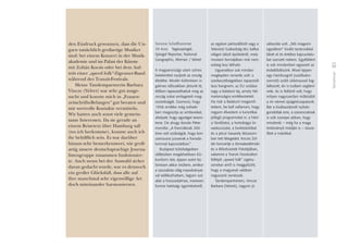 33
Teilnehmer
den Eindruck gewonnen, dass die Un-
garn tatsächlich großartige Musiker
sind: bei einem Konzert in der Musik-
akademie und im Palast der Künste
mit Zoltán Kocsis oder bei dem Auf-
tritt einer „speed folk“-Zigeuner-Band
während des Tranzit-Festivals.
Meine Tandempartnerin Barbara
Vincze (Velvet) war sehr gut ausge-
sucht und konnte mich in „Frauen-
zeitschrifts-Belangen“ gut beraten und
mir wertvolle Kontakte vermitteln.
Wir hatten auch sonst viele gemein-
same Interessen. Da sie gerade an
einem Reisetext über Hamburg saß
(wo ich herkomme), konnte auch ich
ihr behilflich sein. Es war darüber
hinaus sehr bemerkenswert, wie groß-
artig unsere deutschsprachige Journa-
listengruppe zusammen funktionier-
te. Auch wenn bei der Auswahl sicher
daran gedacht wurde, war es dennoch
ein großer Glücksfall, dass alle auf
ihre manchmal sehr eigenwillige Art
doch miteinander harmonierten.
Simone Schellhammer
39 éves I Tagesspiegel,
Spiegel Reporter, National
Geographic, Woman / Velvet
A magyarországi utam színes
betekintést nyújtott az ország
életébe. Miután különösen iz-
galmas idôszakban jártunk itt,
élôben tapasztalhattuk meg az
ország sokat emlegetett meg-
osztottságát. Szomorú, hogy
1956 emléke még erôseb-
ben megosztja az embereket,
ahelyett, hogy egységet terem-
tene. De ahogy Kende Péter
mondta: „A franciáknak 200
évre volt szükségük, hogy kon-
szenzusra jussanak a forrada-
lommal kapcsolatban.”
Budapest külsôségeiben
idôközben meglehetôsen EU-
konform lett, éppen ezért kü-
lönösen akkor örültem, amikor
a szocialista világ maradványai-
val találkozhattam, legyen szó
akár a hosszadalmas, mereven
formai hatósági ügyintézésrôl,
az egykori pártszállóról vagy a
Televízió Szabadság téri, kafkai
világot idézô épületérôl, mely
mostani formájában már nem
sokáig lesz látható.
Ugyanakkor sok minden
meglepôen ismerôs volt: a
szerkesztôségekben tapasztalt
laza hangnem, az EU szidása
vagy a balatoni táj, amely Né-
metországra emlékeztetett.
Ha már a Balatont megemlí-
tettem, be kell vallanom, hogy
nagyon élveztem a turisztikai
jellegû programokat is: a héví-
zi fürdôzést, a hortobágyi lo-
vaskocsizást, a borkóstolókat
és a pécsi Vasarely Múzeum-
ban tett látogatást. Kocsis Zol-
tán koncertje a Zeneakadémián
és a Mûvészetek Palotájában,
valamint a Tranzit Fesztiválon
fellépô „speed folk” cigány-
zenekar arról is meggyôzött,
hogy a magyarok valóban
nagyszerû zenészek.
Tandempartnerem, Vincze
Barbara (Velvet), nagyon jó
választás volt. „Nôi magazin
ügyekben” kiváló tanácsokkal
látott el és értékes kapcsolato-
kat szerzett nekem. Egyébként
is sok mindenben egyezett az
érdeklôdésünk. Mivel éppen
egy Hamburgról (szülôváro-
somról) szóló útikönyvvel fog-
lalkozott, én is tudtam segíteni
neki. Az is feltûnô volt, hogy
milyen nagyszerûen mûködött
a mi német újságírócsapatunk.
Bár a kiválasztásnál nyilván
gondoltak erre, a szerencsének
is volt szerepe abban, hogy
mindenki – még ha a maga
öntörvényû módján is – össze-
illett a másikkal.
 