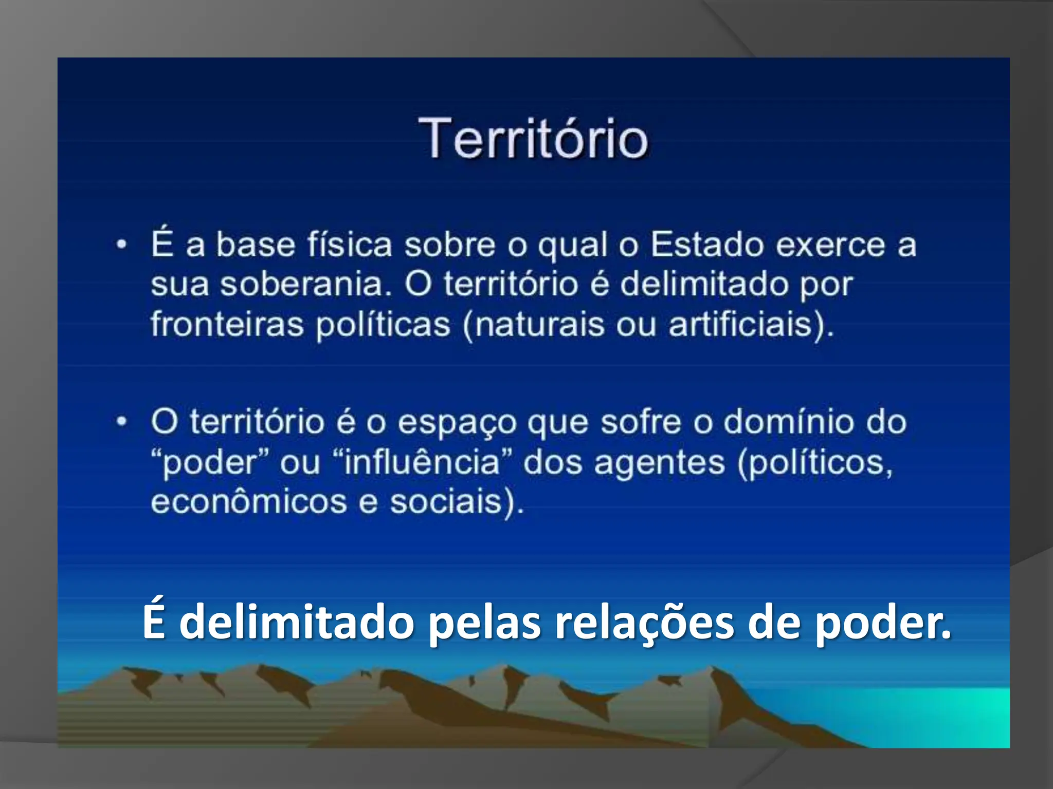 É delimitado pelas relações de poder.