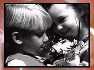 El amor es comprensivo, el
amor es servicial y no tiene
envidia; el amor no presume
ni se engríe; no es mal
educado ni egoísta; no se
irrita, no lleva cuentas del mal;
no se alegra de la injusticia,
sino que goza con la verdad.
 