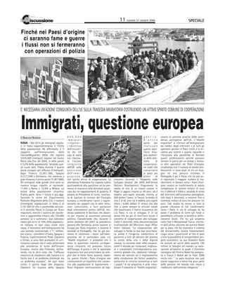 RROOMMAA - Nel 2015 gli immigrati regola-
ri in Italia rappresenteranno il 10,5%
della popolazione. Ad affermarlo, è il
rapporto sull'Immigrazione della
Caritas/Migrantes 2006, che registra
3.035.000 immigrati regolari nel nostro
Paese alla fine del 2005, in altre parole
il 5,2% della popolazione. Secondo que-
sti nuovi dati, l'Italia diventa il quarto
paese europeo per afflusso d'immigrati,
dopo Francia (3.263.186), Spagna
(3.371.394) e Germania, che conserva a
gran distanza il primo posto (7.287.980).
Gli immigrati nelle grandi città sono un
numero esiguo rispetto al nazionale:
11,4% a Roma e 10,9% a Milano sul
totale della popolazione straniera.
D'altra parte, forse il futuro è già oggi.
Secondo le stime del Dipartimento
Politiche Migratorie della Cisl, il numero
d'immigrati regolarizzati in Italia è di
3.741.500 (il che ci porterebbe ad esse-
re il secondo Paese in Europa per flussi
migratori), mentre il numero dei clande-
stini si aggirerebbe intorno alle 750.000
persone: se si sommano i due indicatori
siamo già vicini al 10% della popolazio-
ne italiana. In ogni caso, come visto
sopra, il fenomeno dell'immigrazione ha
una portata continentale. L'11 settem-
bre scorso, i presidenti d'Italia, Spagna e
Francia, rispettivamente Prodi, Zapatero
e Chirac, si sono fatti promotori di un'i-
niziativa comune che è stata presentata
alla presidenza di turno dell'Unione
Europea, ovvero alla Finlandia, dichia-
rando, tra le altre cose, che "l'afflusso
massiccio di clandestini alle Canarie o in
Sicilia non è un problema bilaterale ma
un problema europeo". Ad ogni buon
conto, il giorno dopo tale proposta,
Zapatero ha espulso dalla Spagna
8 0 0 . 0 0 0
i m m i g r a t i
irregolari.
L'obiettivo
dell'iniziati-
va dei tre
capi di stato
era rilancia-
re l'azione
congiunta
dell'UE sulla
q u e s t i o n e
dell'immi-
g r a z i o n e ,
con spirito attivo di cooperazione. La
presidenza finlandese ha risposto subito
positivamente alla questione ed ha pro-
messo di muoversi nella direzione auspi-
cata dai tre rappresentanti di governo. È
proprio la Presidenza di turno, incarica-
ta di ospitare le riunioni del Consiglio
europeo, a coordinarne i lavori e rappre-
sentarlo nei rapporti con le altre istitu-
zioni comunitarie, a farsi portavoce
degli orientamenti politici dell'UE, ren-
dendo pubbliche le decisioni che daran-
no poi impulso al successivo processo
politico. Considerando che, durante il
primo semestre del 2007, la presidenza
passerà alla Germania, prima nazione in
Europa per flussi migratori, e durante il
secondo al Portogallo, che ha già pro-
messo di incentrare i lavori sull'immi-
grazione, ed in particolare sulla c.d.
"Health migration", è probabile che il
tema in questione rivestirà un'impor-
tanza crescente nel prossimo futuro
dell'Europa. Il punto è che la questione
migratoria non può prescindere da sem-
plici dati di fatto: fame, povertà, malat-
tie, guerre. Finchè i Paesi d'origine non
conosceranno un equilibrio che consen-
tirà alla popolazione di sopravvivere, i
flussi migratori continueranno ad ingi-
g a n t i r e .
D ' a l t r a
parte, per
realizzare
questo equi-
librio biso-
gna sostene-
re delle poli-
tiche di
cooperazio-
ne reale che
consentano
ai paesi più
poveri di
crescere. Secondo il "Rapporto sullo
Sviluppo Umano" del 2005 dell'United
Nations Development Programme, la
media di vita di un essere umano in
Niger si aggira intorno ai 44 anni, ed il
reddito pro-capite annuale intorno ai
600 dollari l'anno; in Svezia, la media di
vita è di 82 anni ed il reddito pro-capite
sfiora i 4.000 dollari. E' chiaro che alla
fine si parla sempre di attivare canali
che favoriscano il fiorire economico dei
c.d. Paesi in via di sviluppo. E' in tal
senso che da più di trent'anni esiste il
concetto di cooperazione allo sviluppo.
Come è descritto nella documentazione
multimediale del Ministero degli Affari
Esteri italiano, "La cooperazione allo
sviluppo si fonda su due basi prioritarie.
La prima è l'esigenza solidaristica di
garantire a tutti gli abitanti del pianeta
la tutela della vita e della dignità
umana. La seconda vede nella coopera-
zione il metodo per instaurare, migliora-
re e consolidare l'interdipendenza eco-
nomica globale che, mediante l'allarga-
mento dei mercati ed il miglioramento
della circolazione dei fattori produttivi,
assicurerà la crescita economica a tutti
i popoli." A tal proposito, è utile riana-
lizzare il concetto di "health migration",
ovvero la prevista priorità della presi-
denza portoghese dell'UE. L'"Health
migration" si riferisce all'immigrazione
dei medici, degli infermieri e di tutti gli
operatori sanitari in Paesi ricchi, e le ini-
ziative più recenti a questo riguardo si
riferiscono alla possibilità di formare
questi professionisti perchè possano
tornare in patria per un tempo e forma-
re altri specialisti nei Paesi d'origine,
innalzando così il numero di medici pro-
fessionisti in zone dove ve n'è un biso-
gno ed una penuria estrema. Il
Portogallo è poi il Paese che ha poc'an-
zi registrato il maggior numero di tra-
sferimenti in denaro verso i Paesi d'ori-
gine, ovvero un trasferimento di valuta
complessivo di seimila milioni di euro
tra il 2000 ed il 2004 e, secondo le stime
del ministero dell'economia portoghese,
tale dato è destinato a crescere fino a
novemila milioni di euro nei prossimi tre
anni. Tale studio ha messo in luce la
grande rilevanza di tali trasferimenti
verso i Paesi in via di sviluppo ed ha
posto il problema di come tali fondi si
potrebbero utilizzare a beneficio dell'e-
conomie locali. Chi ha già scoperto
come fare è Muhammad Yunus, vincito-
re dell'ultima edizione del premio Nobel
per la pace, che ha inventato il sistema
del microcredito, ovvero finanziamenti
esigui verso i poverissimi al fine di dare
a loro la possibilità di intraprendere pro-
getti economici. La sua Grameen Bank
ha aiutato ad uscire dalla povertà 100
milioni di famiglie nel mondo. La moti-
vazione attraverso la quale il Comitato
norvegese del Premio Nobel ha assegna-
to a Yunus il Nobel per la Pace 2006
recita così: " La pace duratura non può
essere raggiunta a meno che gran parte
delle persone nel mondo non riesca a
risollevarsi dall'estrema indigenza."
E’ NECESSARIA UN’AZIONE CONGIUNTA DELL’UE SULLA TRAGEDIA MIGRATORIA COSTRUENDO UN ATTIVO SPIRITO COMUNE DI COOPERAZIONE
Immigrati, questione europea
Finché nei Paesi d’origine
ci saranno fame e guerre
i flussi non si fermeranno
con operazioni di polizia
Quotidiano
della Democrazia Cristiana
11 martedì 31 ottobre 2006 SPECIALE
di GIANLUCA SCHINAIA
 