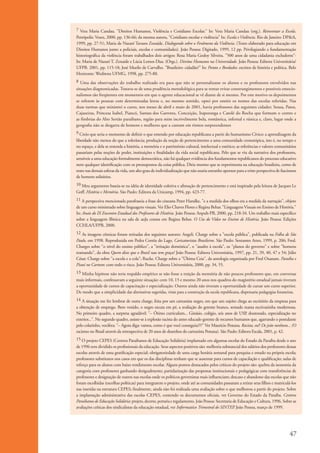 7 Vera Maria Candau. "Direitos Humanos, Violência e Cotidiano Escolar." In: Vera Maria Candau (org.). Reinventar a Escola.
                      Petrópolis: Vozes, 2000, pp. 136-66; da mesma autora, "Cotidiano escolar e violência" In: Escola e Violência. Rio de Janeiro: DP&A,
                      1999, pp. 27-51; Maria de Nazaré Tavares Zenaide. Dialogando sobre o Fenômeno da Violência. (Texto elaborado para educação em
                      Direitos Humanos junto a policiais, escolas e comunidades). João Pessoa: Digitado, 1999, 12 pp. Privilegiando a fundamentação
                      historiográﬁca da violência foram trabalhados dois artigos: Rosa Maria Godoy Silveira. "500 anos de uma cidadania excludente"·
                      In: Maria de Nazaré T. Zenaide e Lúcia Lemos Dias. (Orgs.). Direitos Humanos na Universidade. João Pessoa: Editora Universitária/
                      UFPB. 2001, pp. 115-18; José Murilo de Carvalho. "Brasileiro: cidadão?" In: Pontos e Bordados: escritos de história e política. Belo
                      Horizonte: Weditora UFMG, 1998, pp. 275-88.
                      8 Uma das observações do trabalho realizado era para que não se personalizasse os alunos e os professores envolvidos nas
                      situações diagnosticadas. Tratava-se de uma prudência metodológica para se tentar evitar constrangimentos e possíveis emocio-
                      nalismos tão freqüentes em momentos em que o agente educacional se vê diante de si mesmo. Por este motivo os depoimentos
                      se referem às pessoas com determinadas letras e, no mesmo sentido, optei por omitir os nomes das escolas referidas. Nas
                      duas turmas que ministrei o curso, nos meses de abril e maio de 2001, havia professores das seguintes cidades: Sousa, Patos,
                      Cajazeiras, Princesa Isabel, Piancó, Santana dos Garrotes, Conceição, Itaporanga e Catolé do Rocha que formam o centro e
                      as fímbrias do Alto Sertão paraibano, região para mim incrivelmente bela, romântica, infernal e rústica e, claro, lugar onde a
                      geograﬁa não se desgarra de homens e mulheres que a cantam em ritmos surpreendentes
                      9 Creio que seria o momento de deﬁnir o que entendo por educação republicana a partir do humanismo Cívico: a aprendizagem da
                      liberdade não menos do que a tolerância; produção da noção de pertencimento a uma comunidade cronotópica, isto é, no tempo e
                      no espaço, e dela se entenda a história, a memória e o patrimônio cultural, intelectual e estético; as referências e valores comunitários
                      passariam pelas noções de poder, instituições e ﬁnalidades da vida social republicana. Pelo que se viu da narrativa dos professores,
                      sensíveis a uma educação formalmente democrática, não há qualquer evidência dos fundamentos republicanos do processo educativo
                      nem qualquer identiﬁcação com os pressupostos da coisa pública. Diria mesmo que se experimenta na educação brasileira, como de
                      resto nas demais esferas da vida, um alto grau de individualização que não soaria estranho apontar para a triste perspectiva de fascismos
                      de homens solitários.
                      10 Meu argumento baseia-se na idéia de identidade coletiva e aﬁmação de pertencimento e está inspirado pela leitura de Jacques Le
                      Goff. História e Memória. São Paulo: Editora da Unicamp, 1994, pp. 423-77.
                      11 A perspectiva mencionada parafraseia a frase do cineasta Peter Handke, "e a medida dos olhos era a medida da narração", objeto
                      de um curso ministrado sobre linguagens visuais. Ver Elio Chaves Flores e Regina Behar. “Linguagens Visuais no Ensino de História."
                      In: Anais do IX Encontro Estadual dos Professores de História. João Pessoa: Anpuh-PB, 2000, pp. 218-34. Um trabalho mais especíﬁco
                      sobre a linguagem fílmica na sala de auJa consta em Regina Behar. O Uso do Vídeo no Ensino de História. João Pessoa: Edições
                      CCHLA/UFPB, 2000.
                      12 As imagens cômicas foram retiradas dos seguintes autores: Angeli. Charge sobre a "escola pública", publicada na Folha de São
                      Paulo, em 1998. Reproduzida em Pedra Corrêa do Lago. Caricaturistas Brasileiros. São Paulo: Sextantes Artes, 1999, p. 206; Fred.
                      Charges sobre "o nível do ensino público", a "irritação doméstica", o "assalto à escola", os "planos do governo" e sobre "homens
                      tramando", da obra Quem disse que o Brasil nao tem graça? João Pessoa: Editora Universitária, 1997, pp. 21, 39, 40, 47 e 54; Júlio
                      César. Charge sobre "a escola e a cola"; Rucke. Charge sobre a "Última Ceia", da antologia organizada por Fred Ozanam. Paraíba e
                      Piauí no Cartum: com todo o risco. João Pessoa: Editora Universitária, 2000, pp. 34, 55.
                      13 Minha hipótese não teria respaldo empírico se não fosse a traição da memória de não poucos professores que, em conversas
                      mais informais, confessavam a seguinte situação: com 10, 15 e mesmo 20 anos nos quadros do magistério estadual jamais tiveram
                      a oportunidade de cursos de capacitação e especialização. Outros ainda não tiveram a oportunidade de cursar um curso superior.
                      De modo que a simplicidade das alternativas sugeridas, vitais para a construção da escola republicana, dispensaria pedagogias forasteiras.
                      14 A situação me fez lembrar de outra charge, feita por um cartunista negro, em que um sujeito chega ao escritório da empresa para
                      a obtenção de emprego. Bem vestido, o negro escuta em pé, a avaliação do gerente branco, sentado numa escrivaninha modernosa.
                      No primeiro quadro, a surpresa agradável: "– Ótimo curriculum... Ginásio, colégio, seis anos de USP doutorado, especialização no
                                                                                                                               ,
                      exterior...". No segundo quadro, assiste-se à explosão racista do antes educado gerente de recursos humanos que, agarrando o postulante
                      pelo colarinho, vocifera: "– Agora diga: vamos, como é que você conseguiu???" Ver Maurício Pestana. Racista, eu!? De jeito nenhum... (O
                      racismo no Brasil através da retrospectiva de 20 anos de desenhos do cartunista Pestana). São Paulo: Editora Escala, 2001, p. 42.
                      15 O projeto CEPES (Centros Paraibanos de Educação Solidária) implantado em algumas escolas do Estado da Paraíba desde o ano
                      de 1996 tem dividido os proﬁssionais da educação. Seus aspectos positivos são: melhoria substancial dos salários dos professores dessas
                      escolas através de uma gratiﬁcação especial; obrigatoriedade de uma carga horária semanal para pesquisa e estudo na própria escola;
                      professores substitutos nos casos em que os das disciplinas tenham que se ausentar para cursos de capacilação e qualiﬁcação; aulas de
                      reforço para os alunos com baixo rendimento escolar. Alguns pontos destacados pelos críticos do projeto são: quebra da isonomia da
                      categoria com professores ganhando desigualmente; partidarização das propostas institucionais e pedagógicas com transferências de
                      professores e designação de outros nas escolas onde os políticos governistas mais inﬂuenciam; descaso e abandono das escolas que não
                      foram escolhidas (escolhas políticas) para integrarem o projeto, onde até as comunidades passaram a retirar seus ﬁlhos e matriculá-los
                      nas inseridas na estrutura CEPES; ﬁnalmente, ainda nào foi realizada uma avaliação sobre o que melhorou a partir do projeto. Sobre
                      a implantação administrativa das escolas CEPES, contendo os documentos oﬁciais, ver Governo do Estado da Paraíba. Centros
                      Paraibanos de Educaçâo Solidária: projeto, decreto, portaria e regulamento. João Pessoa: Secretaria de Educação e Cultura, 1996. Sobre as
                      avaliações críticas dos sindicalistas da educação estadual, ver Informatico Trimestral do SINTEP. João Pessoa, março de 1999.




                                                                                                                                                           47


ki1_mod1.1a.indd 47                                                                                                                                       3/8/07 12:04:19 PM
 