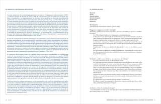 9190 HERRAMIENTA PARA EL ANÁLISIS DE VULNERABILIDAD SOCIAL A LOS IMPACTOS CLIMÁTICOSANEXO
A9. FORMATO RELATOR
Ejercicio:
Fecha:
Hora de inicio:
Hora de término:
Facilitación:
Relatoría:
Participantes
Descripción de participantes (número, género, edad)
Preguntas y respuestas en bullets (ejemplo)
Facilitador: ¿Cuáles son los eventos importantes para esta comunidad y en qué año se establece
la misma?
-	 En 1930 se funda el ejido con 31 ejidatarios y viviendas dispersas.
-	 La Plazuela era una hacienda (la hacienda Extórax) y un activista llamado xy fundó el
ejido y peleó por los derechos de los campesinos. Antes, la hacienda era dueña de todo;
después, el gobierno hace el reparto de tierras y se funda el ejido a partir de ello.
-	 La carretera se construyó en 1963. Una participante comentó que cuando ella tenía 8
años fue el inicio de la construcción de la escuela; ella hoy tiene 38 años (aproximada-
mente en 1983).
-	 El gobernador de Querétaro, de hace 22 años, funda el centro de salud en la comuni-
dad.
-	 En 1983 fundan la iglesia y los mineros la financiaron. El gobierno en un inicio decía
que ellos habían hecho esta obra; también hicieron el piso de la primaria, y realizaron
la cocina de la escuela.
…..
Facilitador: ¿Cuáles eventos climáticos son importantes en el tiempo?
-	 En el año 1955 llovió mucho. Se derrumbaron cerros.
-	 En 1960 hubo otra lluvia torrencial. Señalan que el entonces párroco decía que se iba
a acabar el mundo por las lluvias torrenciales que cayeron. En ese entonces no había
carretera, sólo brecha. En el 63 empezó la carretera, cuando se construyó el puente.
-	 Hace 5 o 6 años que cambió el clima. No hay agua para sembrar. Antes sí se juntaban
las aguas. Antes llovía en enero, febrero, mayo, junio y Julio. Ahora llueve en diciem-
bre en tiempos de frío. Comentan que ellos ya no siembran si no comienza la tempo-
rada de lluvia.
-	 Ahora ya no saben exactamente cuándo cambia la temporada de lluvias; a veces llueve
mucho y a veces poco; las personas no recuerdan cuando cambió, pero Felipa comenta
que hace 5 años.
-	 Se comenta que no ha cambiado la lluvia porque “no ha llovido”.
-	 Sólo llueve cuando hay temporada de huracanes; comenta también que llueve, sobre
todo, cuando hay huracanes en Veracruz.
…
Facilitador: ¿Cómo ha cambiado lo del agua?
- Los manantiales se secan, ya no corre agua por lo que actualmente metieron mangueras
por el arroyo (hace 15 o 16 años).
La teoría subyacente de la metodología participativa se basa en el diagnóstico rural participativo (DRP)
y evolucionó durante las décadas de 1970 y 1980. EL DRP formaba parte de un discurso emergente que
sitúa a la población y su empoderamiento en el centro de los esfuerzos del desarrollo. Una influencia
significativa vino de Latinoamérica, particularmente marcada por Paulo Freire y Orlando Fals Borda, que
se centra alrededor de la idea de que el cambio social tiene que ocurrir de la base hacia arriba, integrando
activamente a la población local. El empoderamiento de las personas, particularmente las más marginadas
por la sociedad,ocurre a través de la participación y un sentimiento de apropiación de los procesos de cambio.
En este proceso la población juega un papel importante en la generación de información y conocimientos,
lo cual reposiciona a la parte facilitadora de tener el rol de experto al de observador. Esto cambió de
manera fundamental la dicotomía tradicional de poder entre quien investiga y la población como objeto
de investigación. La metodología participativa por lo tanto convierte a quien investiga en el catalizador
y facilitador de información, que alienta la participación, la concientización y el empoderamiento de las
personas. Esto implica una disposición alta a la auto-reflexión crítica; a “des-aprender” y una aceptación de
la validez del conocimiento local (Chambers, 1997, p.108).
El nivel de aceptación de los métodos participativos ha aumentado a través de una creciente aceptación de
métodos antropológicos y de la contribución del conocimiento local al mejor entendimiento de realidades
complejas y subsecuentemente a la efectividad de proyectos de desarrollo. Particularmente, la contribución
de estudios basados en los conocimientos de agricultores locales sobre sus sistemas de producción y cultivos
construyeron un caso sólido para la participación de las personas en las diferentes etapas de diseño,ejecución,
seguimiento y evaluación de proyectos rurales de desarrollo (Chambers, 1989). Aparte de proporcionar
información cuantitativa y cualitativa de manera rápida y económica, la metodología participativa conlleva
una filosofía de compromiso y respeto a los conocimientos émicos y aporta a la apropiación del proceso de
generación de datos e información a la población local (Chambers, 1994, 1997).
El Diagnóstico Rural Rápido (DRR) fue el primer método participativo implementado en el campo, para
recabar de manera rápida, efectiva y económica datos de comunidades rurales poco investigadas. El DRR
utilizaba fuentes de datos secundarios, así como una mezcla de entrevistas semi-estructuradas, paseos
transectoriales, clasificación de cultivos y otros métodos (Chambers, 1997). Las experiencias y reflexiones
sobre el DRR condujeron a la adopción de una metodología más enfocada en el empoderamiento a través de la
participación, el cambio de comportamiento, un énfasis en el conocimiento local y la acción local sostenible.
A partir de estas experiencias, Robert Chambers desarrolló el concepto del Diagnóstico Rural Participativo
(DRP), que está vinculado al concepto de Aprendizaje y Acción Participativa (AAP). En comparación al
DRR, el DRP pone a quien participa en el centro de la investigación, convirtiéndolo en analista y dueño de
la información obtenida. Por ende, el eje rector de este nuevo enfoque es el del empoderamiento a través de
la valoración, la acción y el análisis de una situación local por las mismas personas que la viven. Está opuesto
directamente a la imposición de ideas y comportamientos por parte de actores externos a una realidad local.
El DRP pone énfasis en la producción de elementos visuales como son entre otros, diagramas, mapas, tablas
de clasificación, que sirven como herramienta principal de análisis. En la actualidad el DRP ya no sólo se
utiliza para el diagnóstico, sino para todas las fases de la vida de un proyecto y se extiende de su ámbito
tradicionalmente rural-agricultor a todo tipo de intervenciones de desarrollo y acción comunitaria.
Desde sus inicios los enfoques participativos se han posicionado como una de las metodologías principales
reconocidas e implementadas por organismos internacionales como el Banco Mundial, donantes bilaterales
y una gran variedad de organizaciones no-gubernamentales (ONG) a través de Latinoamérica y todo el
mundo. Una de sus principales aportaciones es que ha abierto las puertas a la inclusión de las experiencias
y percepciones de los pobres y vulnerables en las políticas públicas y en las intervenciones de cooperación
para el desarrollo. Además, han incrementado la eficiencia y sostenibilidad de proyectos de desarrollo al
estar más arraigados en realidades locales, y reciben un nivel más alto de aceptación y un sentimiento de
apropiación por la población local.
A8. ORIGEN DE LA METODOLOGÍA PARTICIPATIVA
 