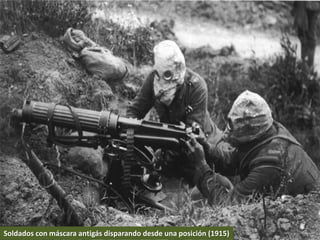 Soldados con máscara antigás disparando desde una posición (1915)
 