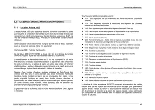 PLU d’ORGERUS Rapport de présentation
Dossier approuvé en septembre 2018 43
5.2 - LES ESPACES NATURELS PROTEGES OU INVENTORIES
5.2.1 - Les sites Natura 2000
Le réseau Natura 2000 a pour objectif de répertorier, conserver voire rétablir, les zones
pour lesquelles la conservation des habitats naturels de la faune et de la flore sauvage
représentent un intérêt communautaire au titre des directives européennes du 21 mai
1992 dite Directive « Habitats » et du 2 Avril 1979 puis 30 Novembre 2009 dite Directive
« Oiseaux ».
Certains espaces naturels des environs d’Orgerus figurent dans ce réseau, cependant
aucun ne recouvre la commune, même très partiellement
Site Natura 2000 : Forêt de Rambouillet
Ce site Natura 2000 (n° FR1100796) se trouve à 2,5 km à vol d'oiseau du territoire
communal d'Orgerus. Il porte sur 1991 hectares et s'étend sur 7 communes.
Le massif forestier de Rambouillet s'étend sur 22 000 ha. Il comprend 14 000 ha de
forêt domaniale, le reste des boisements étant privé ou appartenant à des collectivités.
Ce secteur est situé sur un plateau à argiles sur sables. Les vallées ont fortement
entaillé ce plateau ; sept cours d'eau pérennes sont présents sur le massif, ainsi que de
nombreux étangs, rigoles et fossés alimentant le château de Versailles.
Présence d'une trentaine d'espèces végétales protégées en Île-de-France dont
certaines sont très rares en zone planitiaire. Les zones humides de Rambouillet
(tourbières, landes humides) sont parmi les plus remarquables de la région ; d'une
grande originalité floristique en raison d'une double influence atlantique et
septentrionale, ces milieux hébergent une flore exceptionnelle pour le bassin parisien.
Les zones humides (landes humides, milieux tourbeux) sont très sensibles aux
perturbations hydrauliques (drainage par exemple).
Le gestionnaire de ce site Natura 2000 est l'Office National des Forêts (ONF), agence
de Versailles
On y trouve les habitats remarquables suivants :
▪ 3110 - Eaux oligotrophes très peu minéralisées des plaines sablonneuses (Littorelletalia
uniflorae)
▪ 3130 - Eaux stagnantes, oligotrophes à mésotrophes avec végétation des Littorelletea
uniflorae et/ou des Isoeto-Nanojuncetea
▪ 3140 - Eaux oligomésotrophes calcaires avec végétation benthique à Chara spp.
▪ 3150 - Lacs eutrophes naturels avec végétation du Magnopotamion ou de l'Hydrocharition
▪ 4010 - Landes humides atlantiques septentrionales à Erica tetralix
▪ 4030 - Landes sèches européennes
▪ 6230 - Formations herbeuses à Nardus, riches en espèces, sur substrats siliceux des zones
montagnardes (et des zones submontagnardes de l'Europe continentale)
▪ 6410 - Prairies à Molinia sur sols calcaires, tourbeux ou argilo-limoneux (Molinion caeruleae)
▪ 6430 - Mégaphorbiaies hygrophiles d'ourlets planitiaires et des étages montagnard à alpin
▪ 7110 - Tourbières hautes actives
▪ 7120 - Tourbières hautes dégradées encore susceptibles de régénération naturelle
▪ 7140 - Tourbières de transition et tremblantes
▪ 7150 - Dépressions sur substrats tourbeux du Rhynchosporion (0,03 %)
▪ 7230 - Tourbières basses alcalines
▪ 91D0 - Tourbières boisées
▪ 91E0 - Forêts alluviales à Alnus glutinosa et Fraxinus excelsior (Alno-Padion, Alnion incanae,
Salicion albae)
▪ 9120 - Hêtraies acidophiles atlantiques à sous-bois à Ilex et parfois à Taxus (Quercion robori-
petraeae ou Ilici-Fagenion)
▪ 9130 - Hêtraies de l'Asperulo-Fagetum
▪ 9190 - Vieilles chênaies acidophiles des plaines sablonneuses à Quercus robur
La directive de l'Union européenne 92/43/CEE concernant la conservation des habitats
naturels ainsi que des espèces de la faune et de la flore sauvages, plus généralement
appelée directive habitats faune flore ou encore directive habitats est une mesure prise
afin de promouvoir la protection et la gestion des espaces naturels à valeur patrimoniale
que comportent ses États membres, dans le respect des exigences économiques,
sociales et culturelles.
 