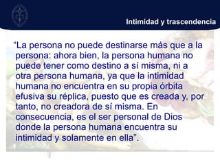  La transparencia es el acto de ser. La esencia puede manifestar en parte el ser personal u opacarlo. Opacidad es buscar reconocerse en la esencia: poner el yo en primer plano