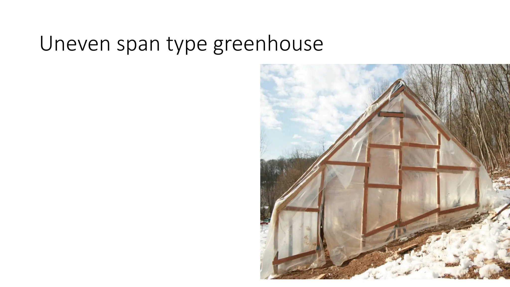 Uneven span type greenhouse
 