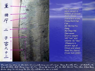 B¶n ¶nh chô p dß ng ch÷ H¸ n kh¾ c trªn r× a phÝa tro ng cña ch© n trè ng : "Träng B¸ ch TËp C© n… §Ö NhÞ T© y Vu.
Dung B¸ t ThËp NhÞ" (Träng l­îng 1 40 c© n… Trè ng thø hai cña T© y Vu. ThÓ tÝch 8 2 ® Êu). The o TrÞnh Sinh:
Gi¶i m · dß ng ch÷ trªn trè ng Cæ Lo a. T¹ p chÝ Kh¶o cæ häc sè 6 -20 0 6
 